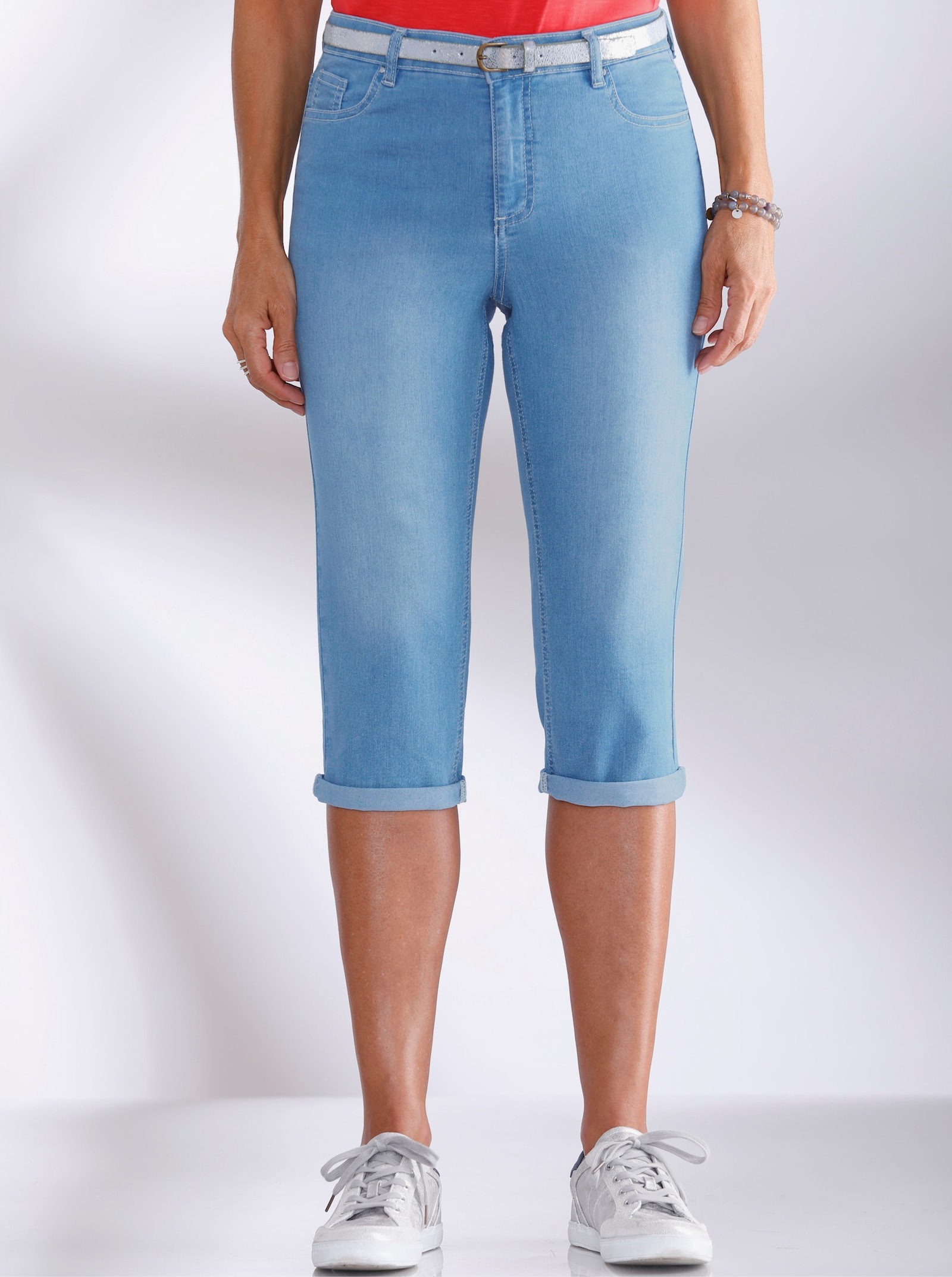 Caprijeans inklusive Gürtel - blue-bleached