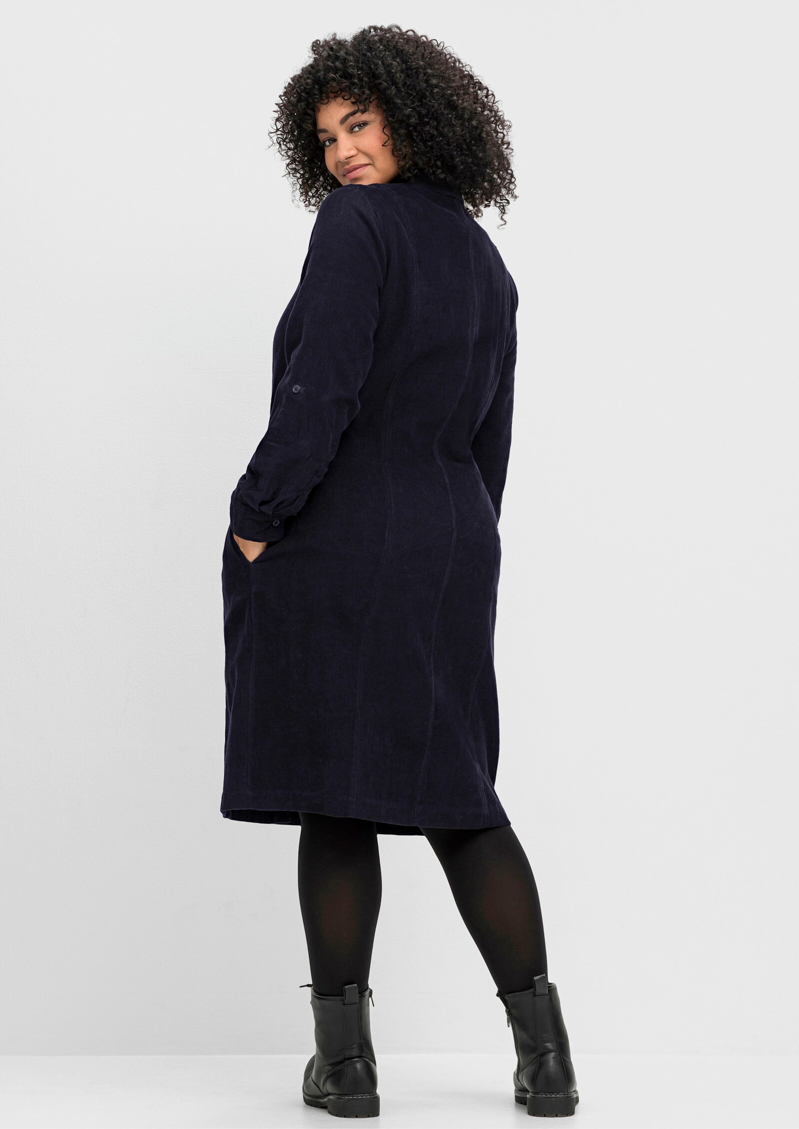 sheego Hemdblusenkleid aus weichem Cord - tiefblau