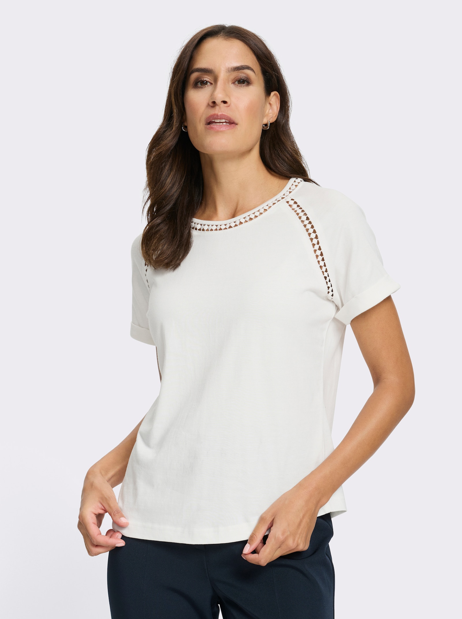 Rundhalsshirt mit Spitzenborte - ecru