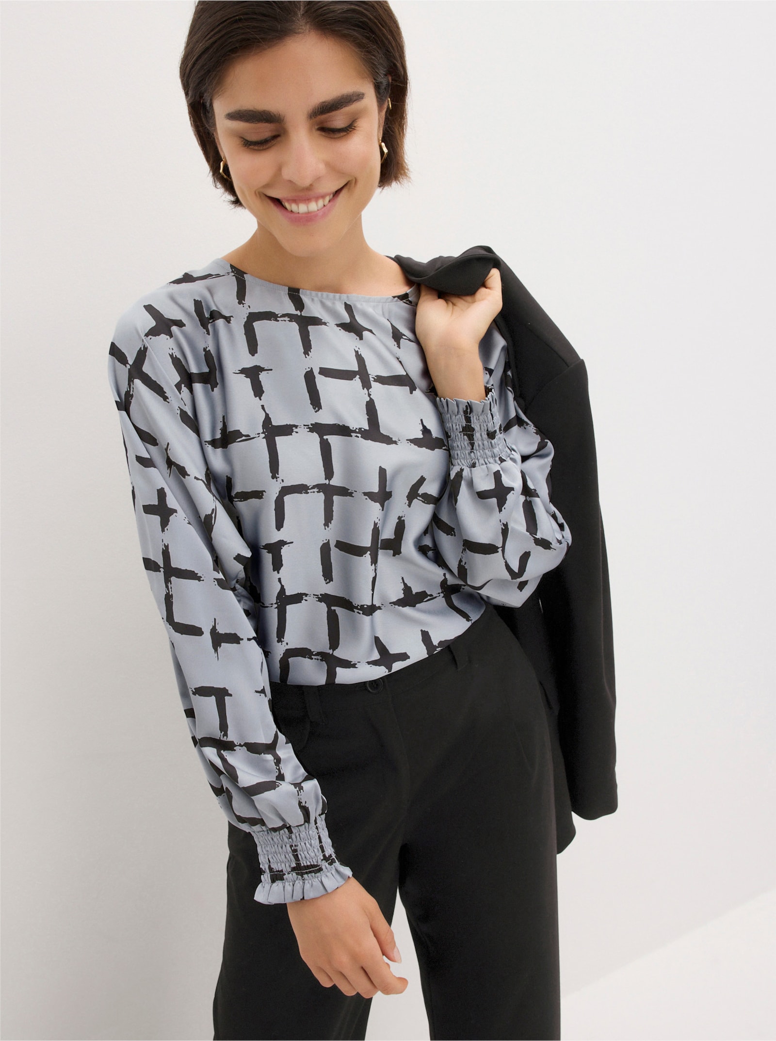 Schlupfbluse mit Fledermaus-Ärmeln - silberfarben-schwarz-bedruckt