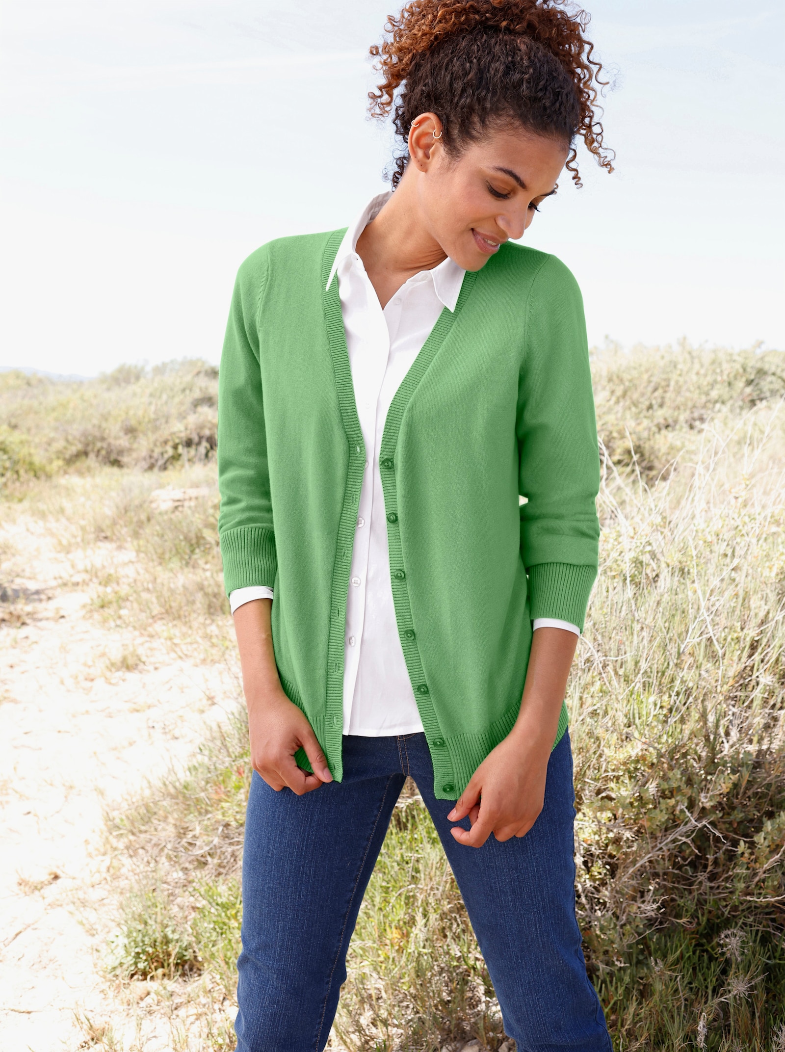 Strickjacke mit V-Ausschnitt - apfel