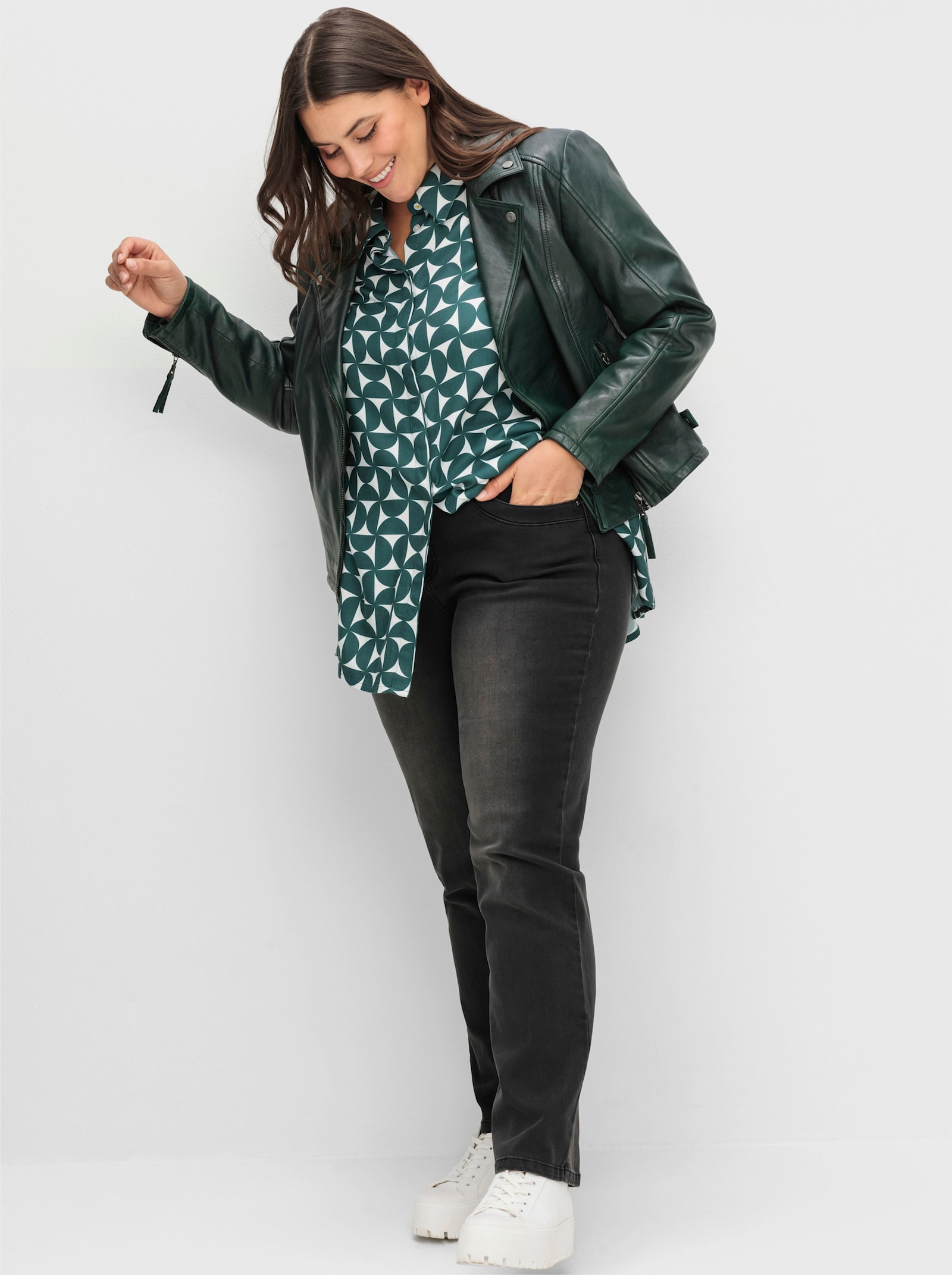 sheego Gerade Jeans für kräftigere Oberschenkel - black denim