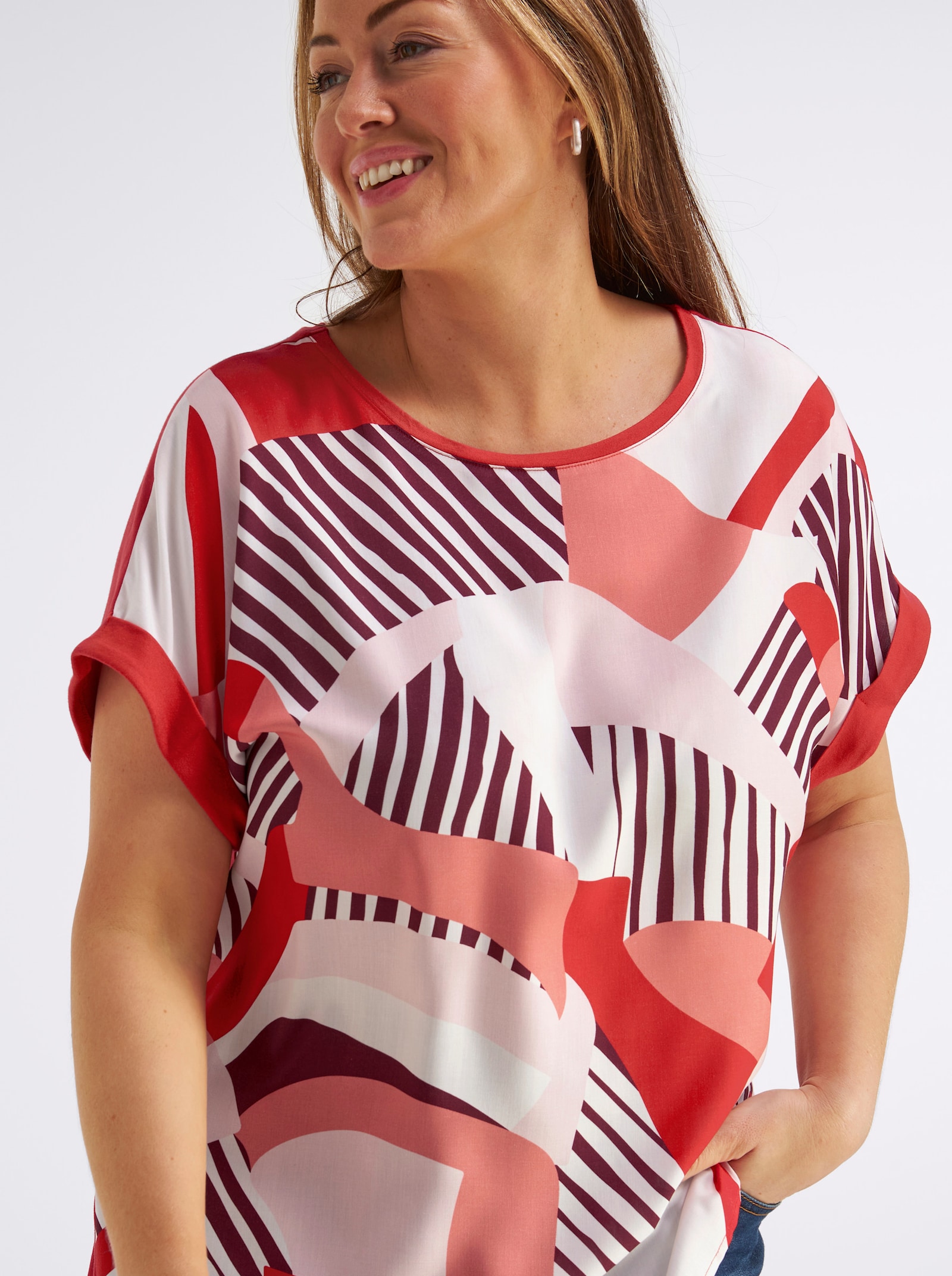 sheego Blusenshirt mit Grafikprint vorn - erdbeere-koralle-bedruckt