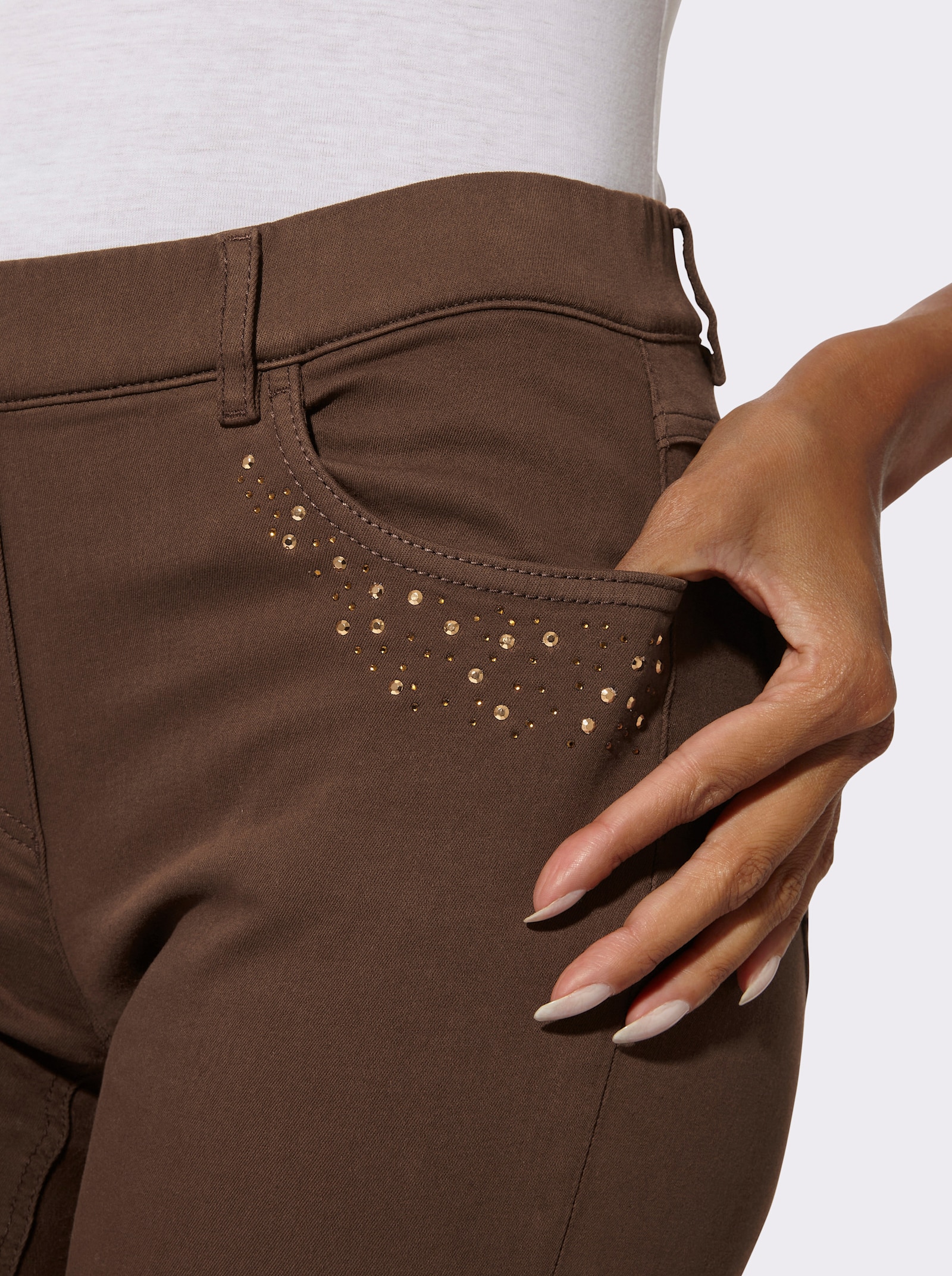 Stretch-Jeans mit Glitzersteinchen - schoko