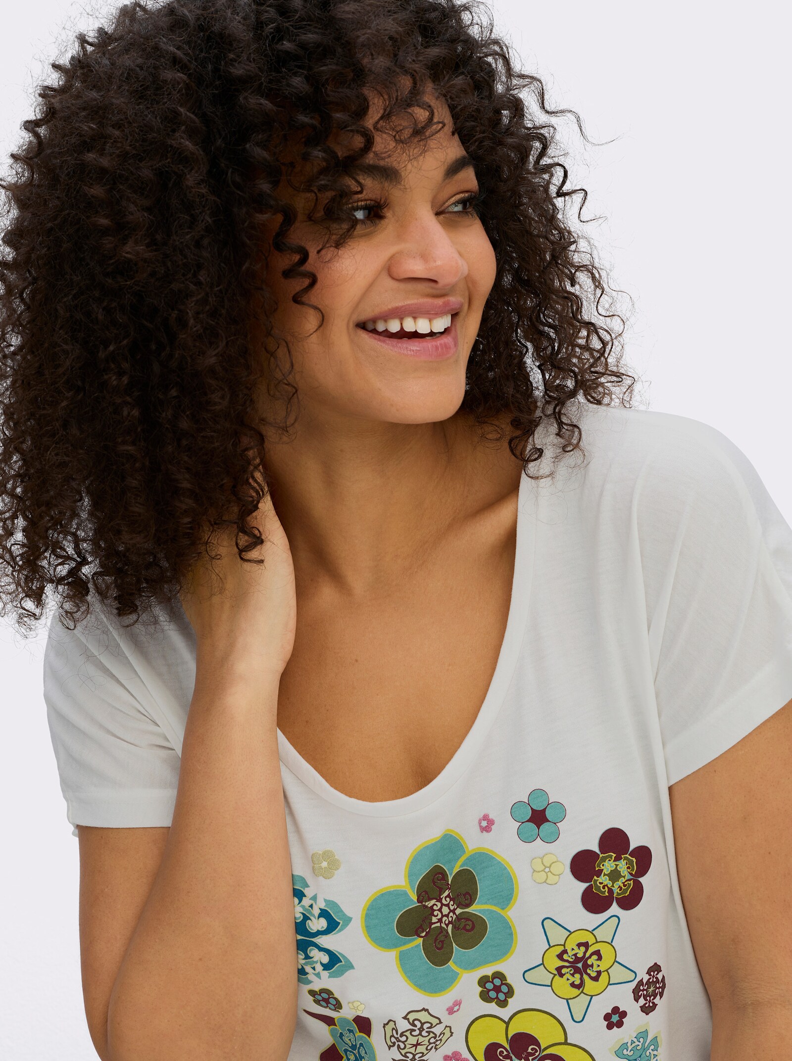 sheego Print-Shirt mit platzierten Blüten - ecru-ozean-bedruckt