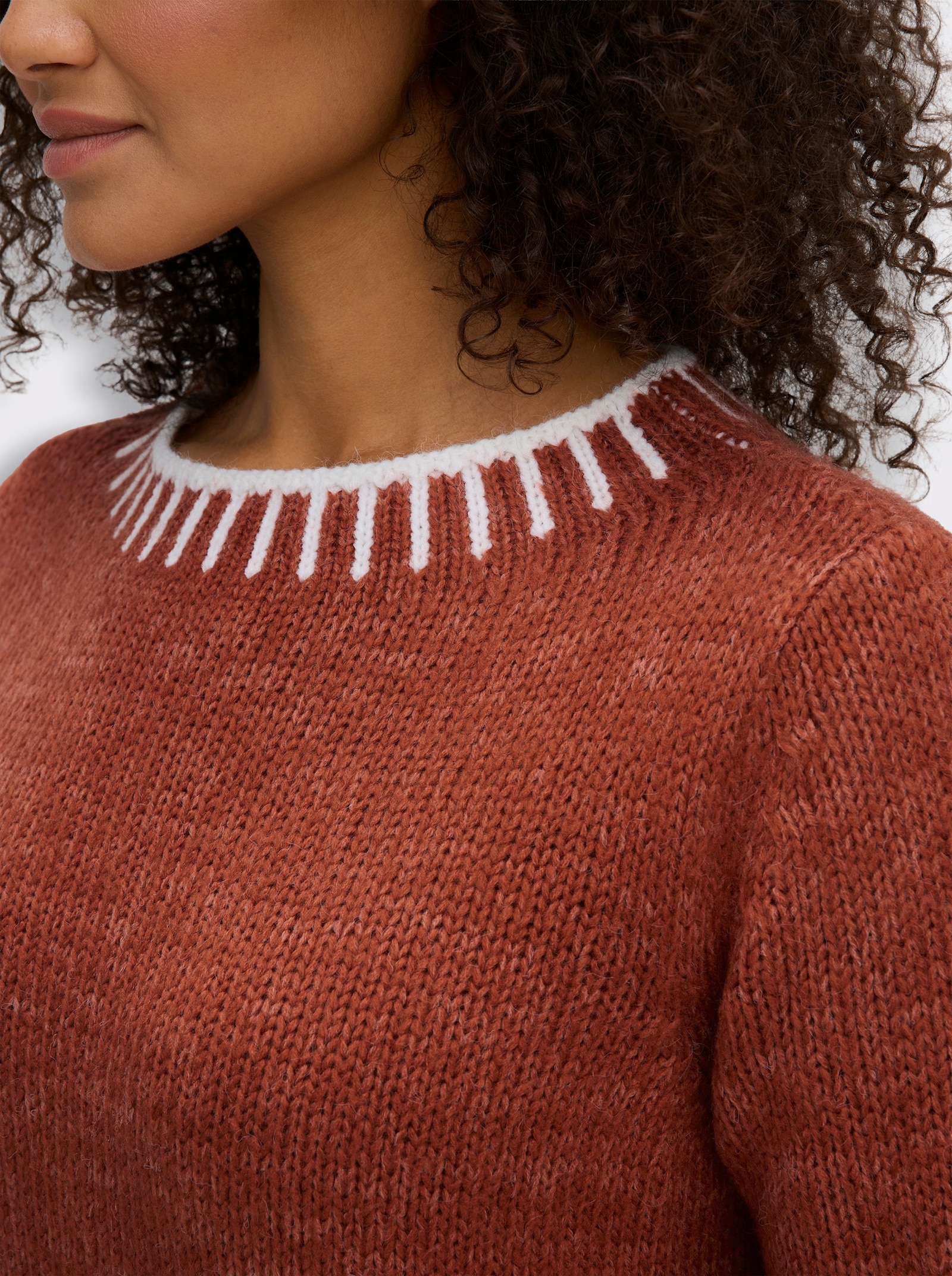Langarm-Pullover mit effektvollen Kontrasten - rostrot-ecru-gemustert