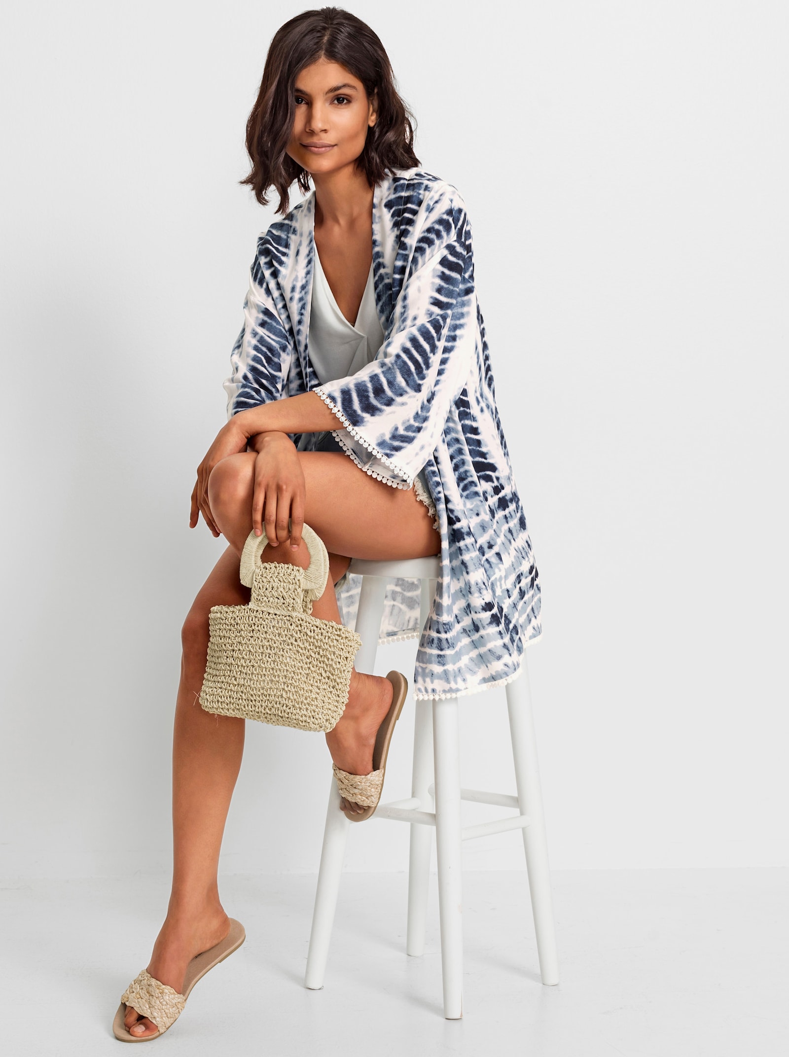 Blusenjacke in Batik-Optik - weiß-marine-bedruckt