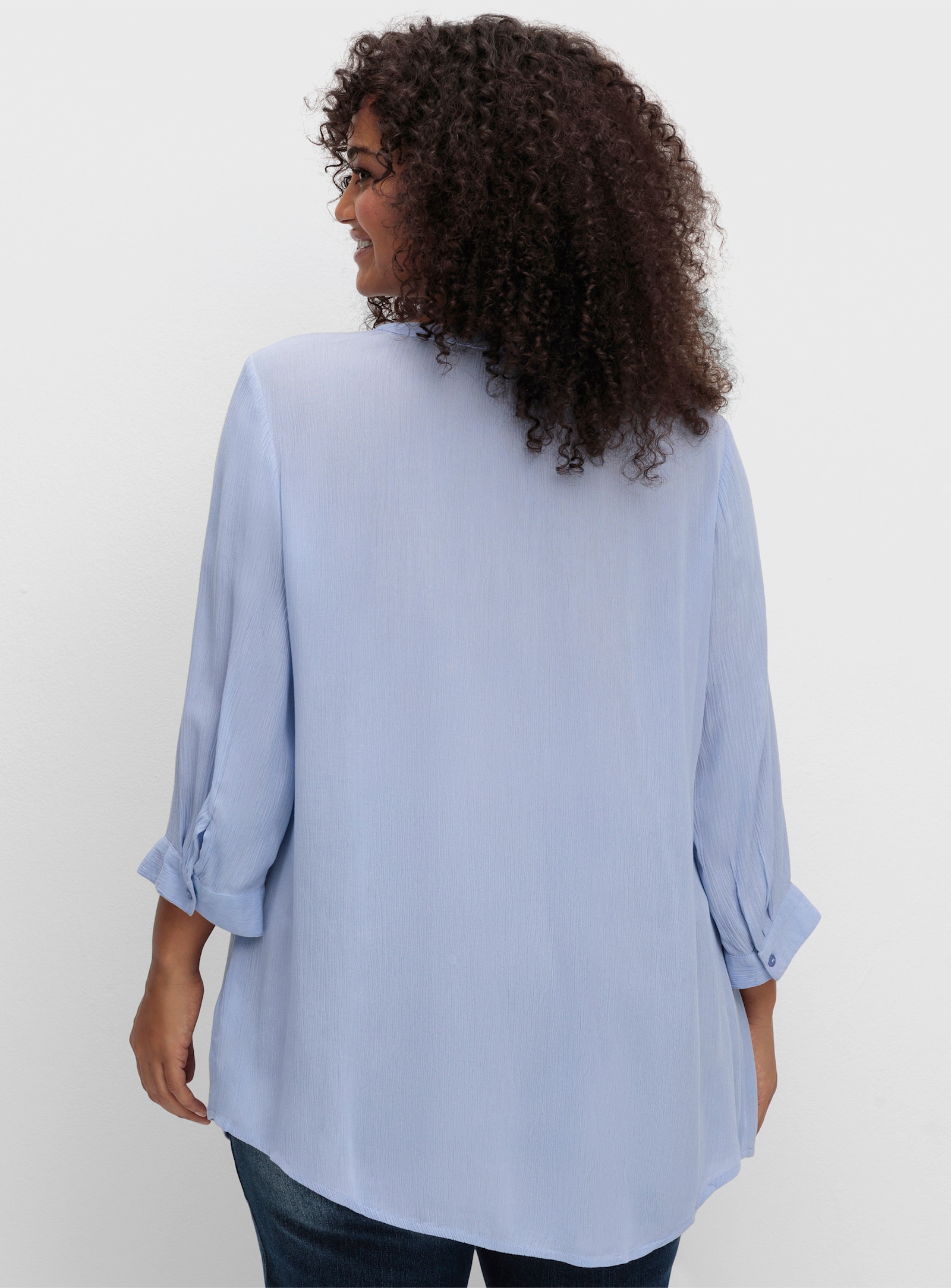 sheego by Joe Browns Crêpebluse mit Biesen und Häkelspitze - himmelblau