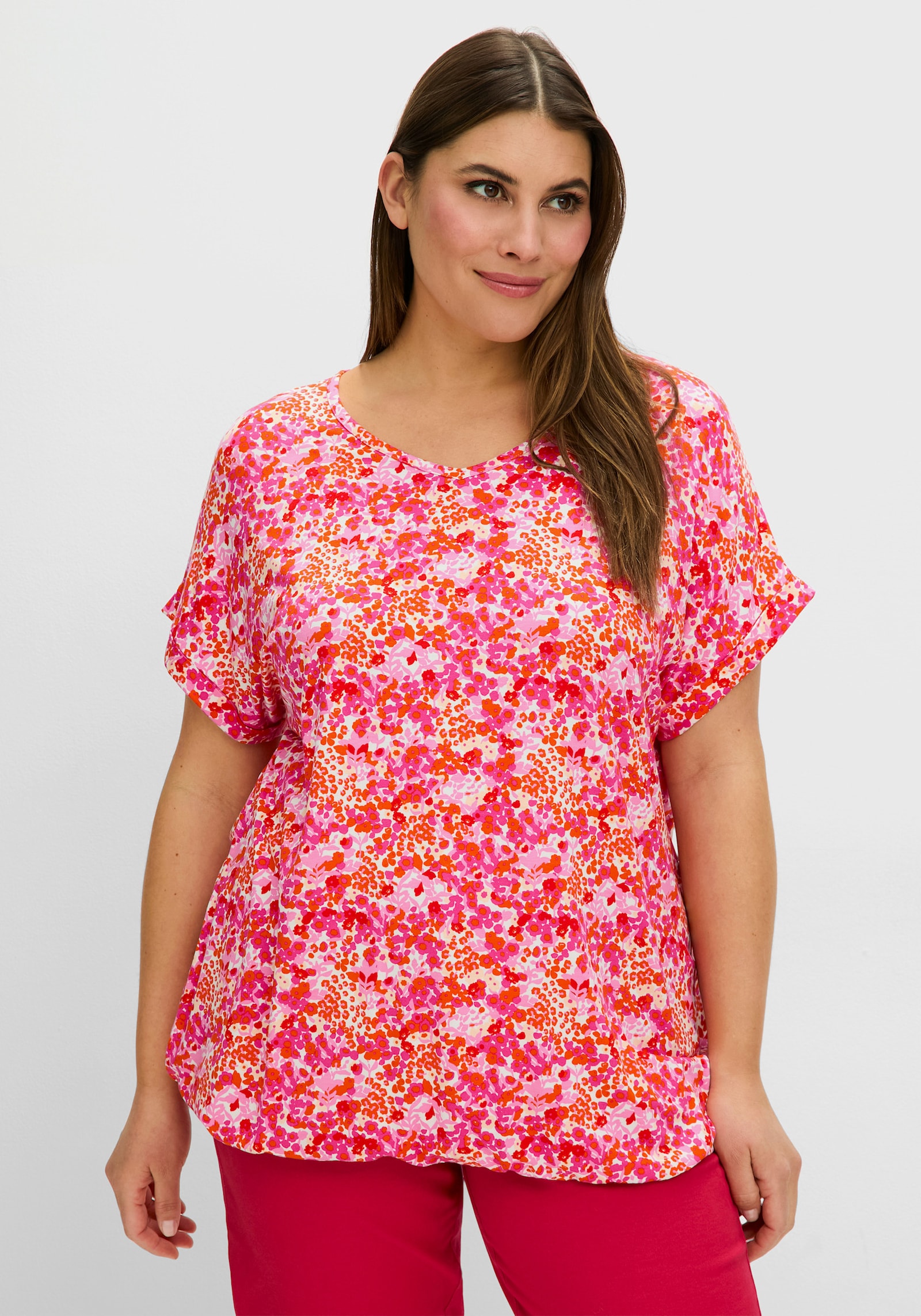 sheego T-Shirt mit Blumendruck und Saum-Gummizug - fuchsia-gemustert