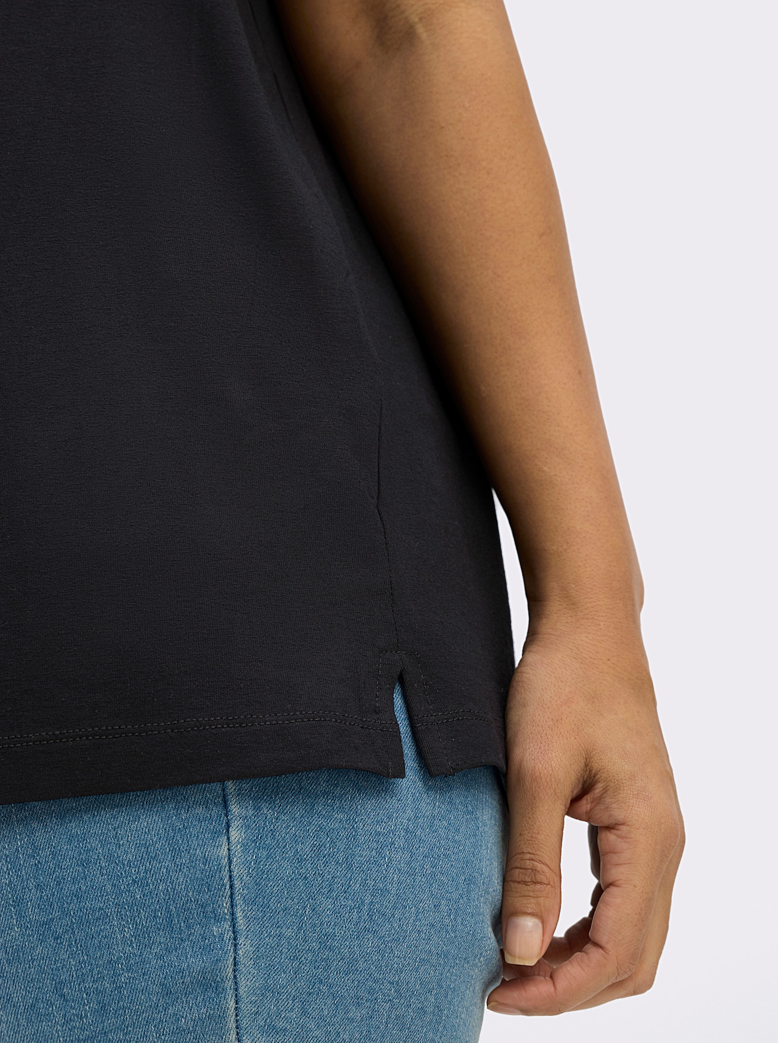 Shirttop mit Spitze am Ausschnitt - schwarz