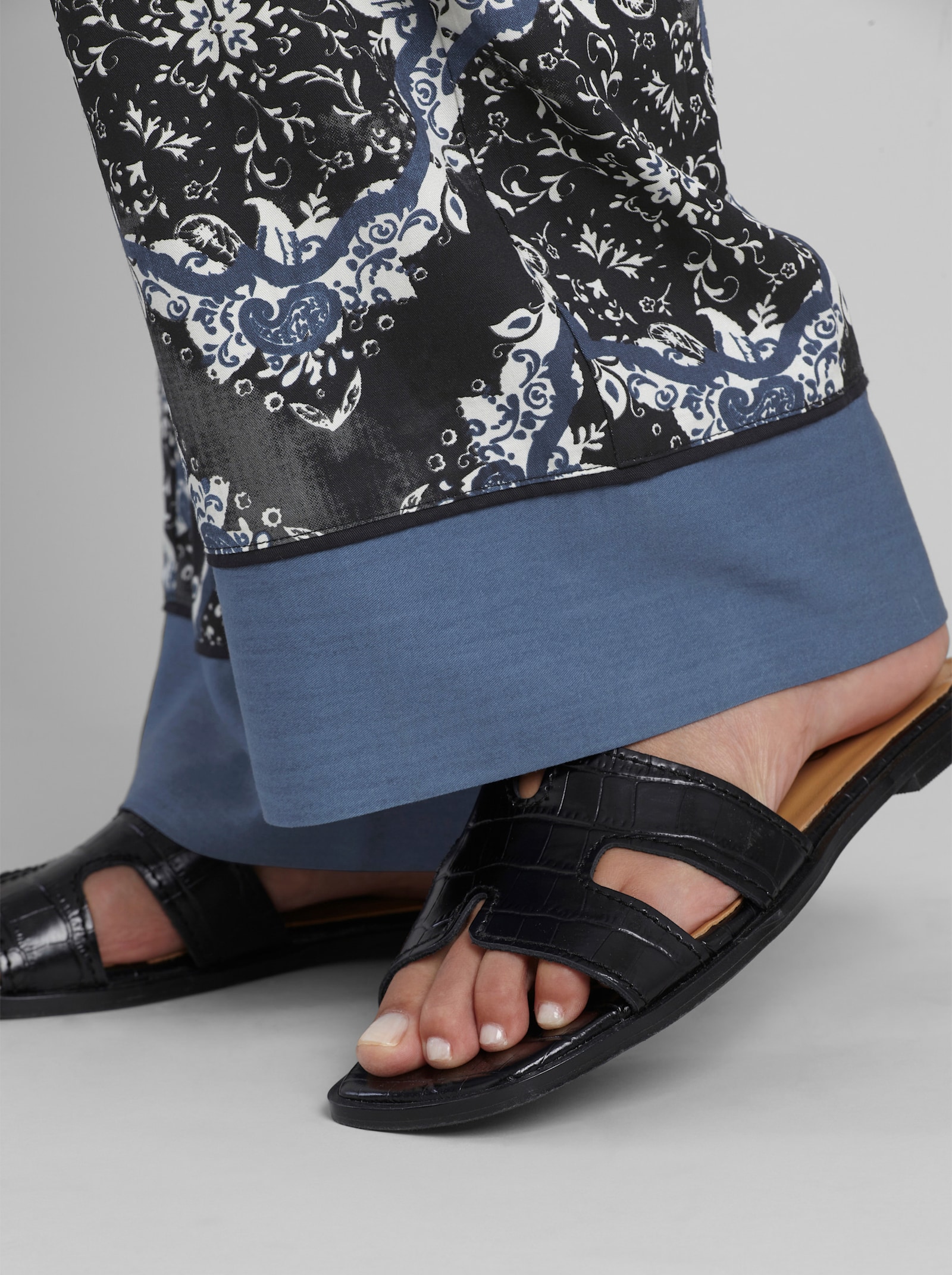 heine Druckhose mit weitem Bein - dunkelblau-champagner-bedruckt