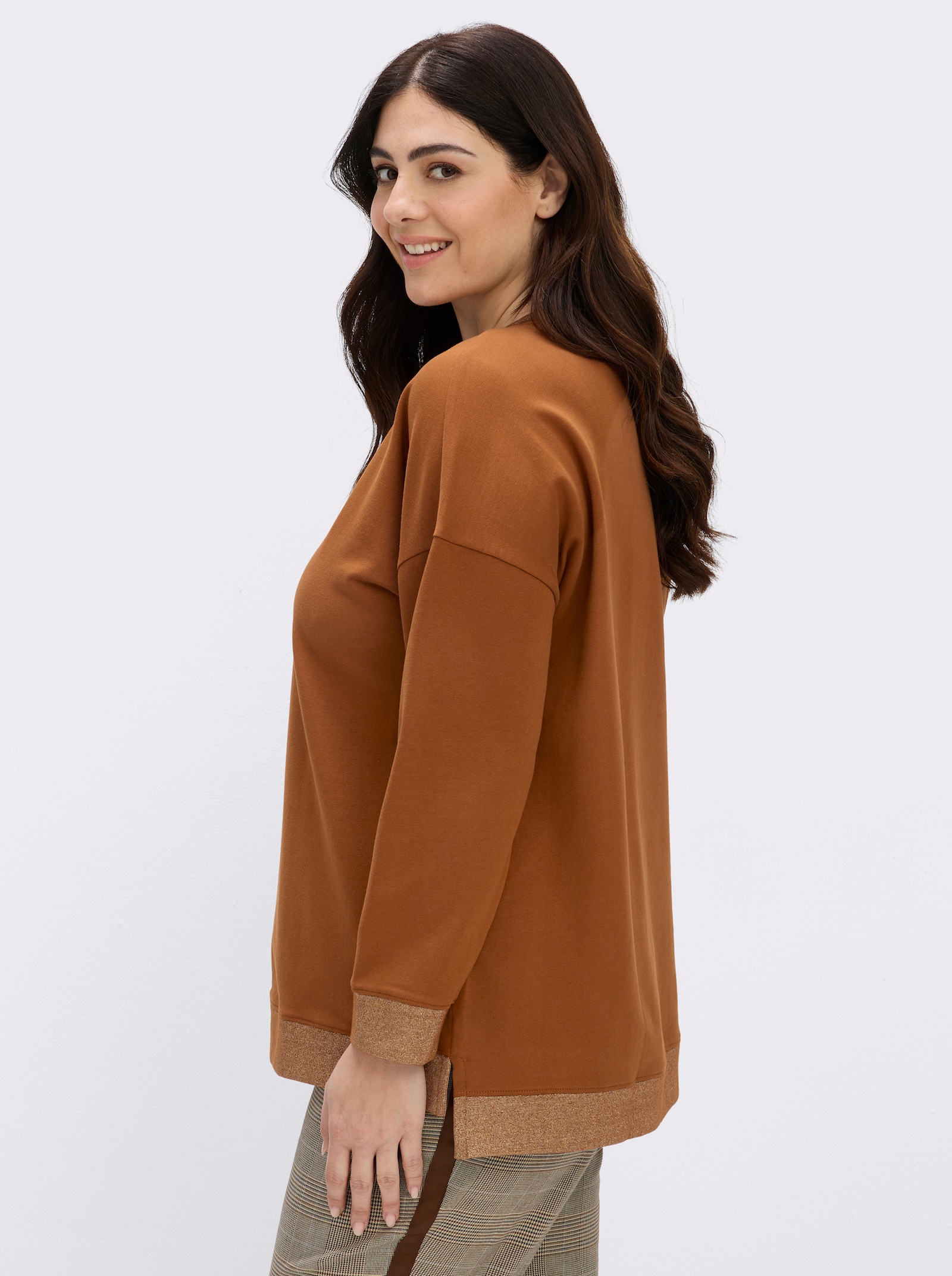 sheego Sweatshirt mit Glitzer-Details - cognac