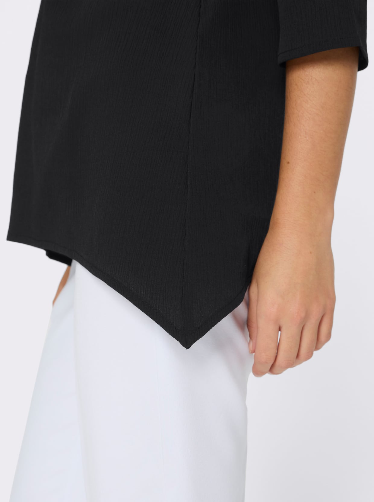 Schlupfbluse mit zipfeligem Saum - schwarz