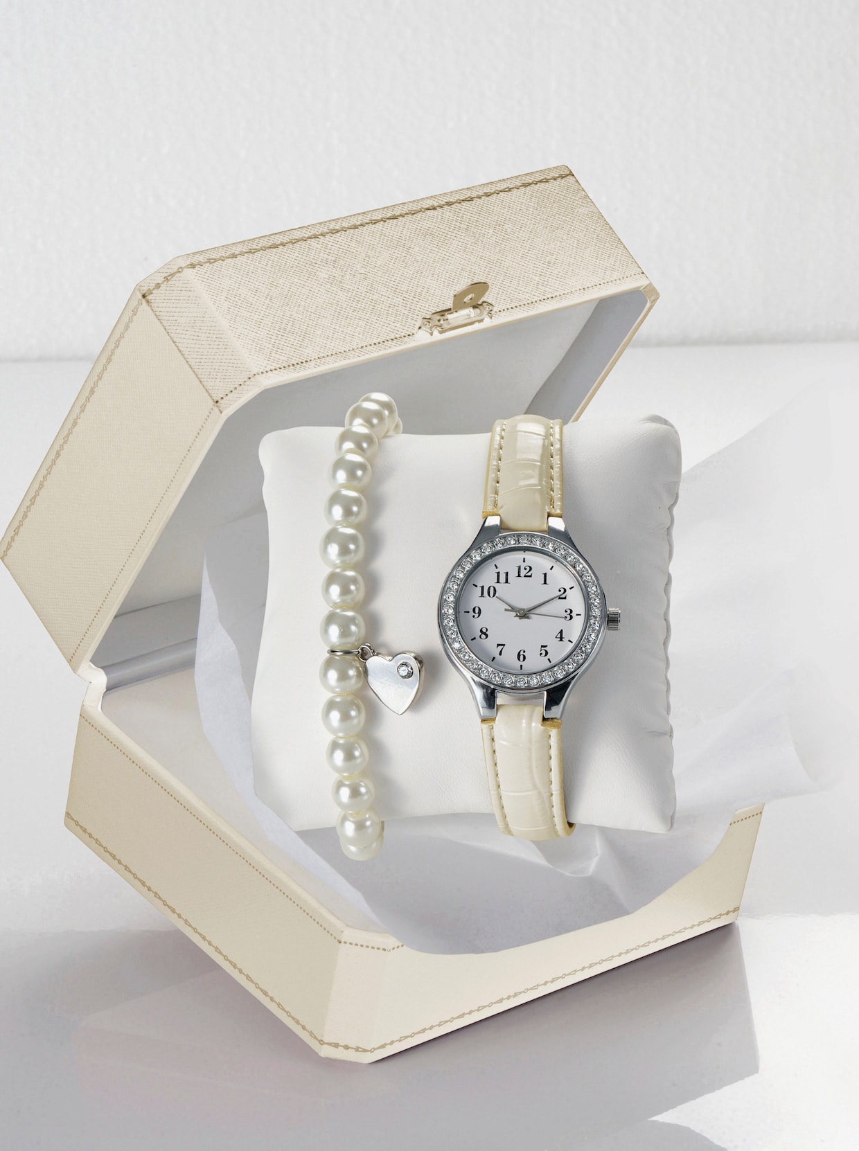 Armbanduhr und Armband - weiß