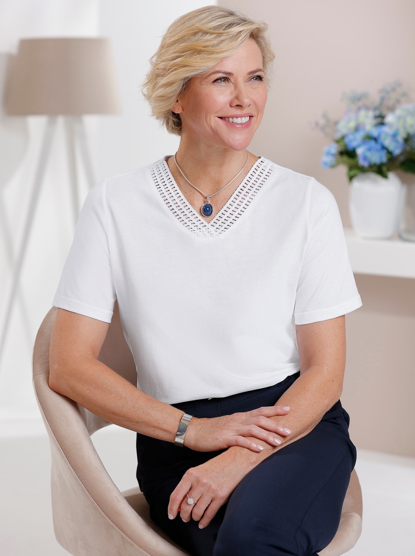 Shirt met kant bij de V-hals - wit