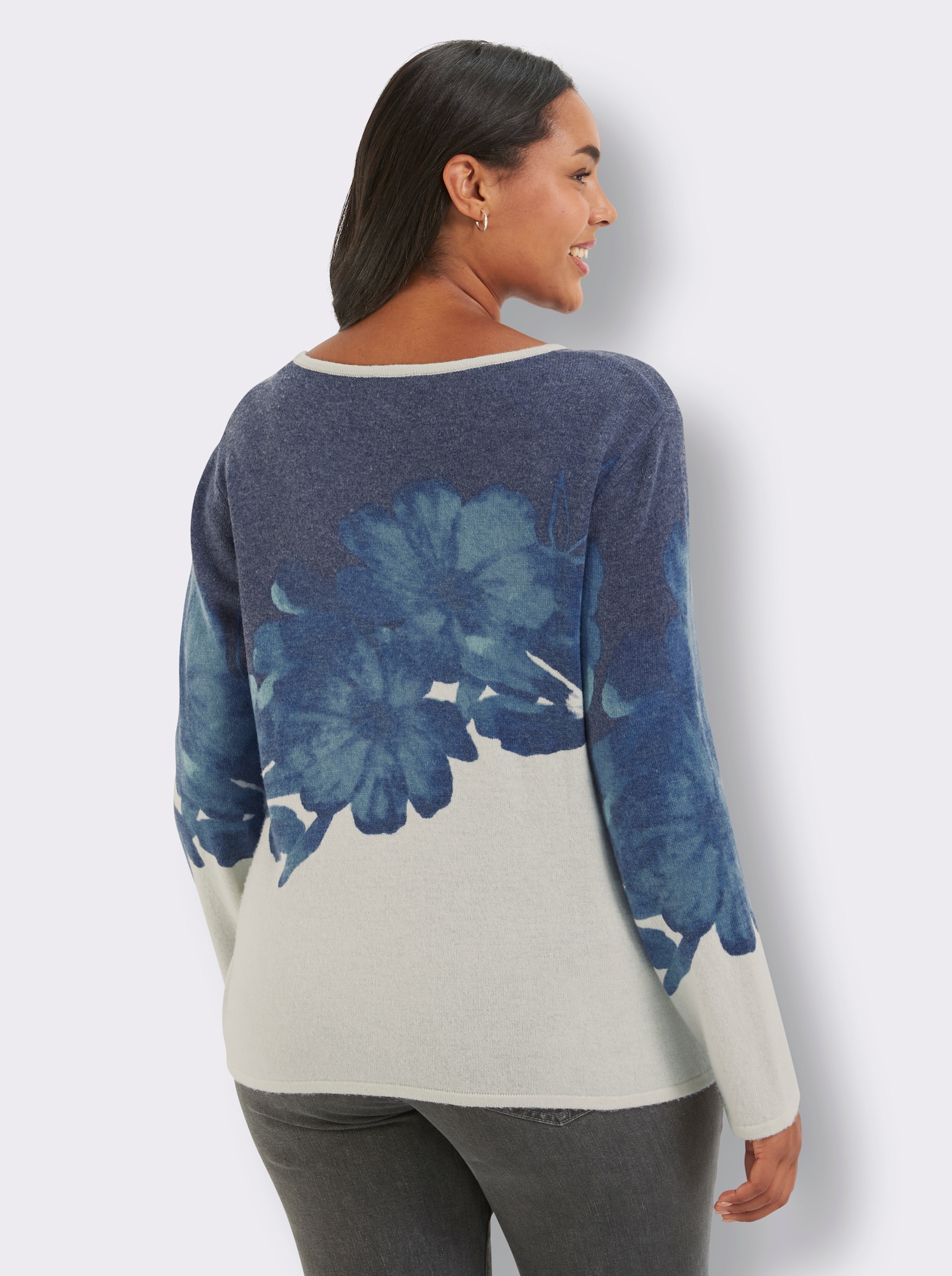 Feinstrickpullover mit diagonalem Blütendruck - champagner-jeansblau-bedruckt