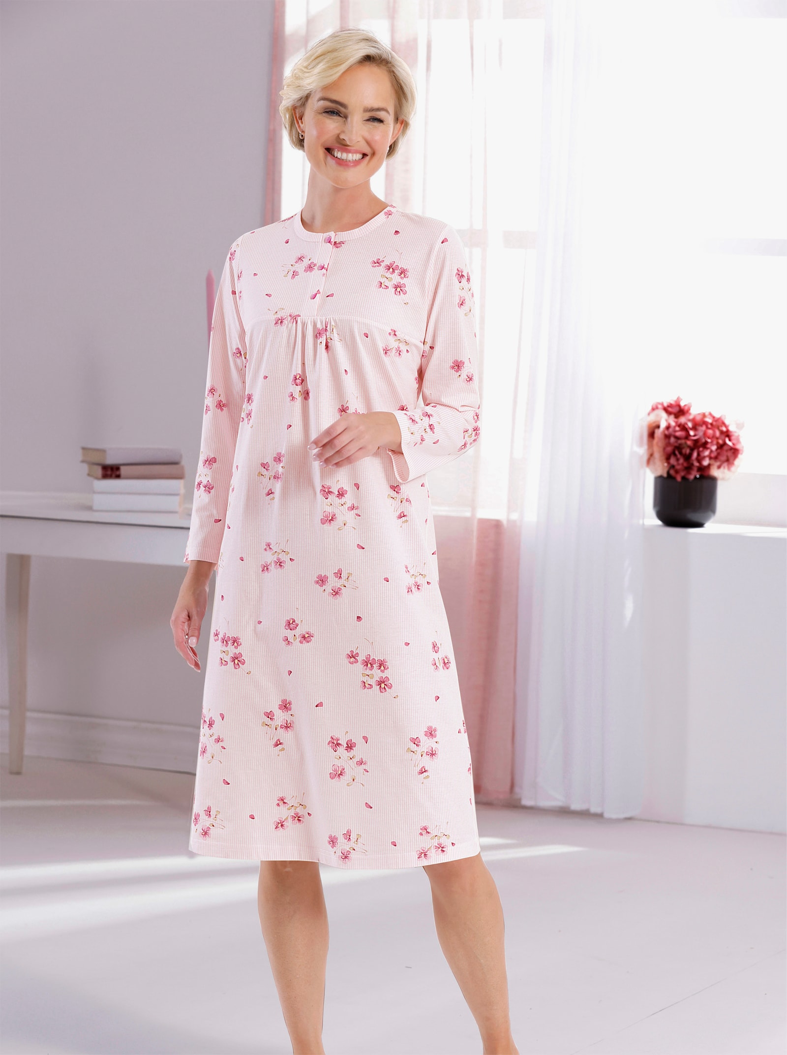 Comtessa Nachthemd mit Blütenmuster - hellrosé