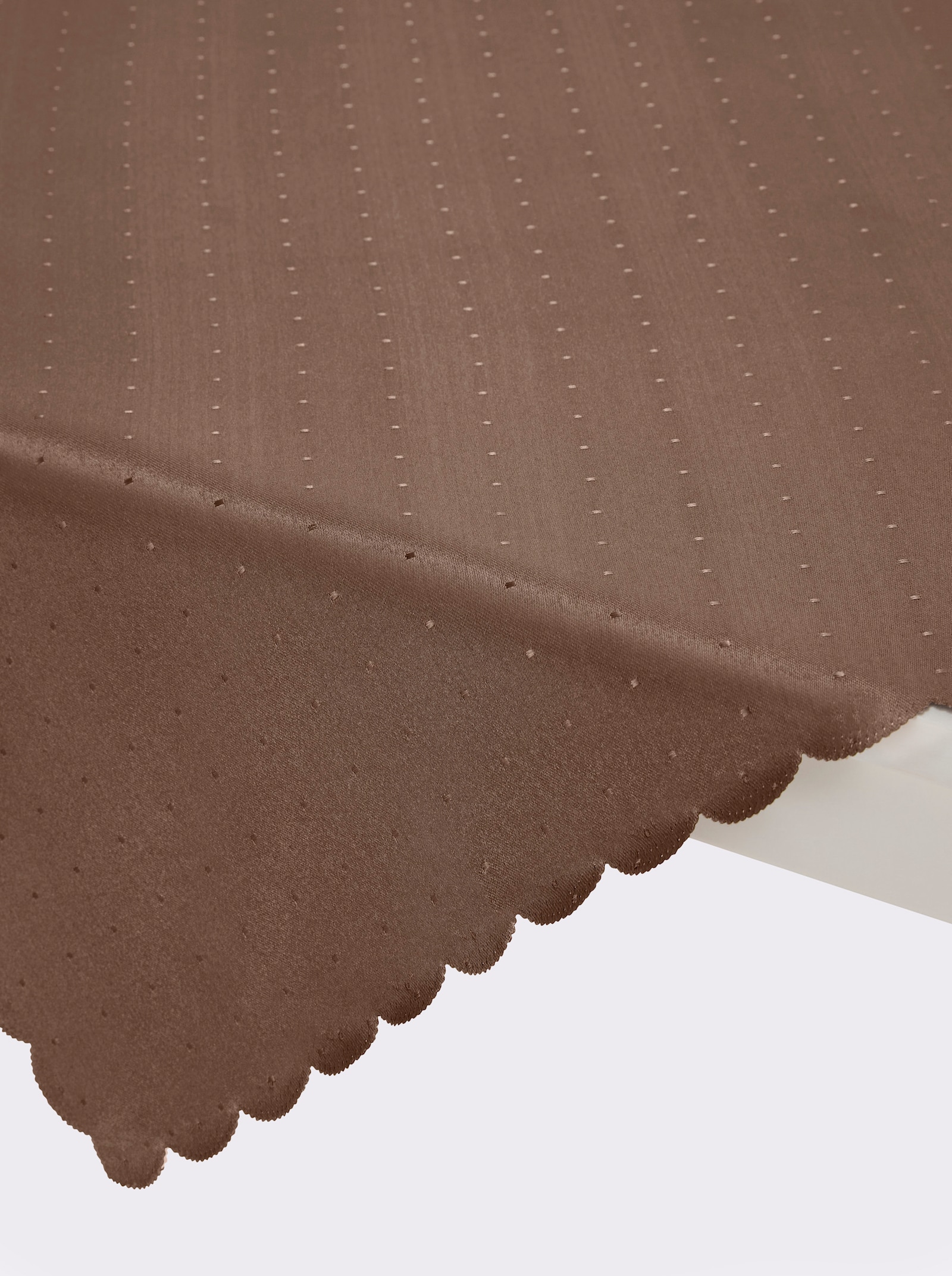 Tafelkleed met geschulpte zoom. - chocolade