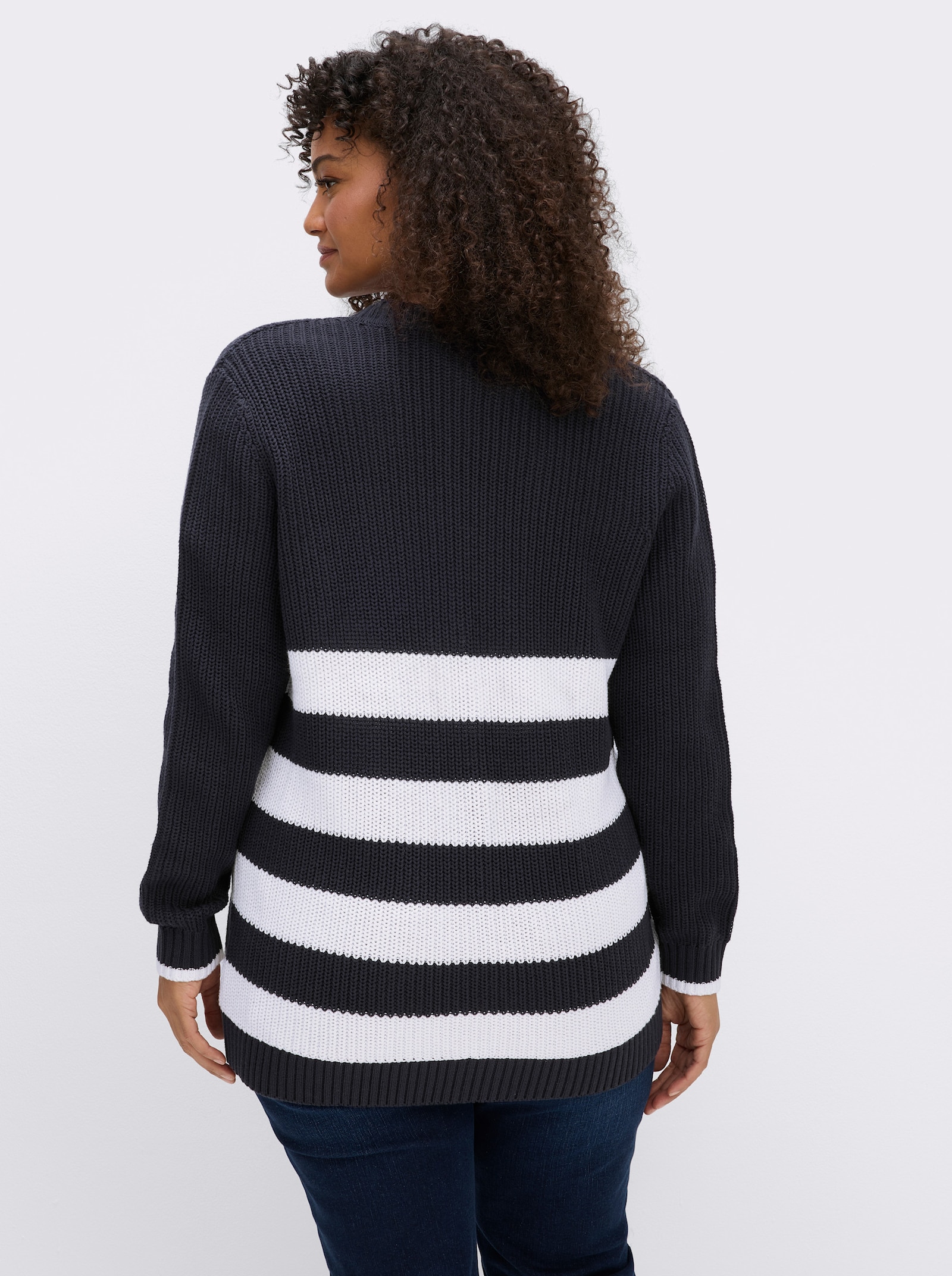 sheego Strickjacke mit Kontraststreifen - tiefblau-ecru-geringelt