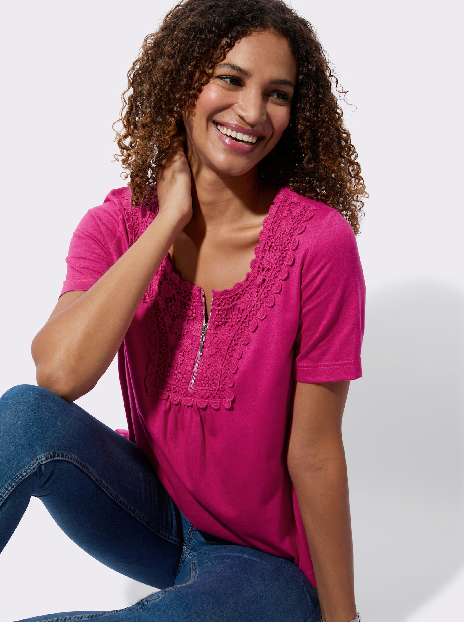 Kurzarmshirt mit Stickerei - fuchsia