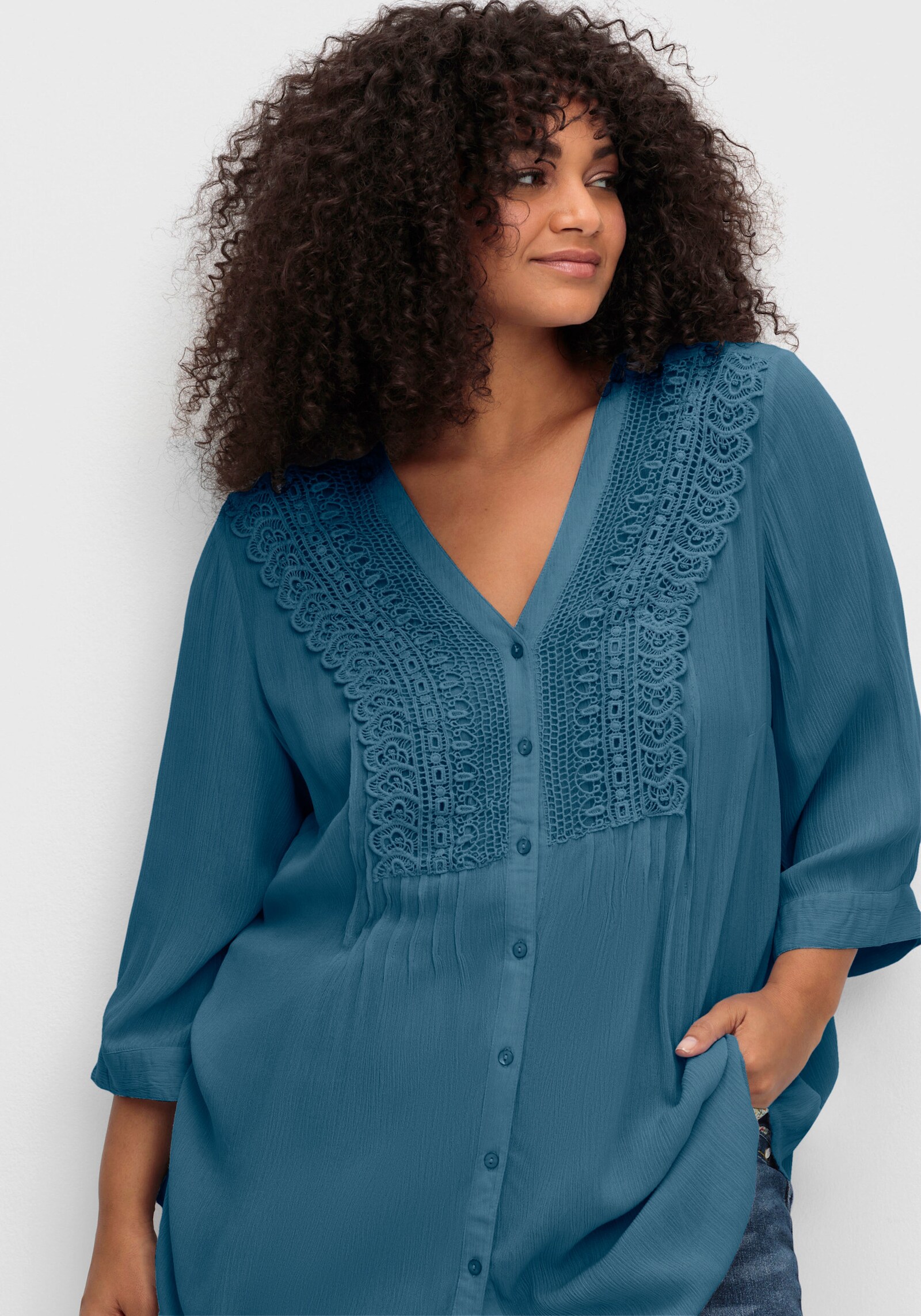 sheego by Joe Browns Crêpebluse mit Biesen und Häkelspitze - topas