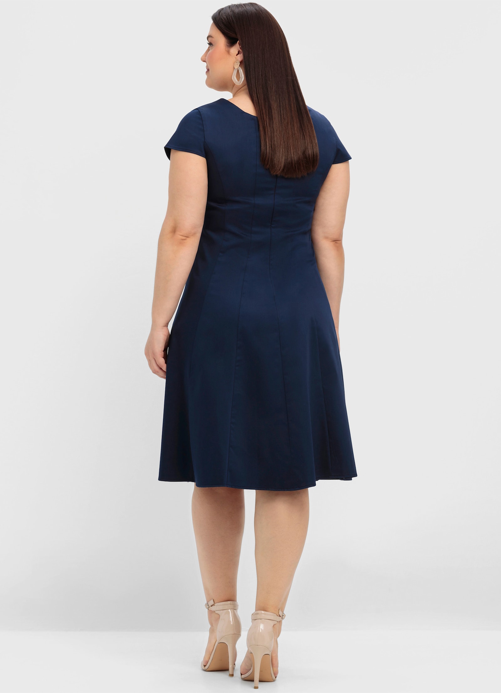 sheego Cocktailkleid in Bahnenform - marine