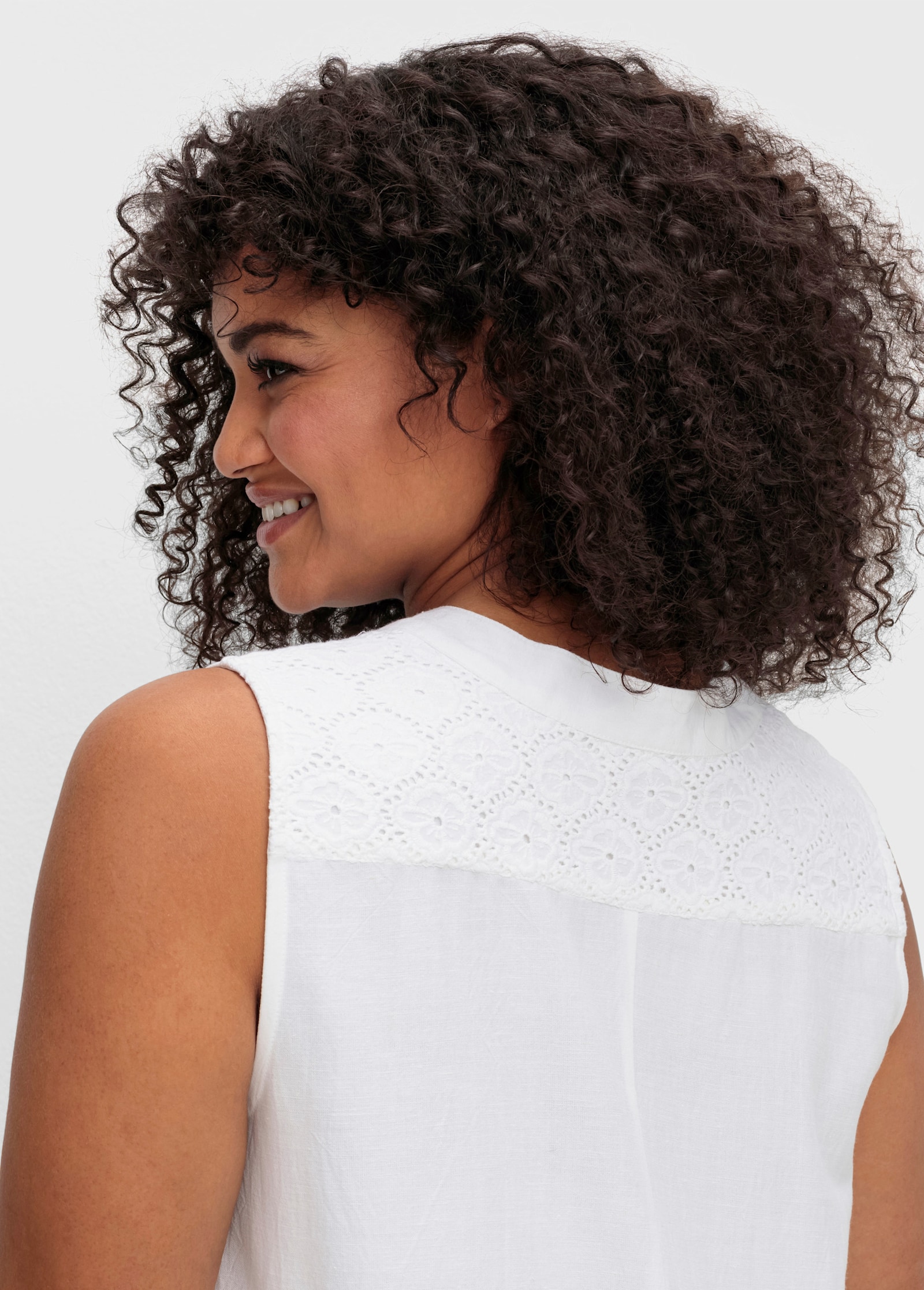 sheego by Joe Browns Blusentop mit Spitzenbesatz - weiß