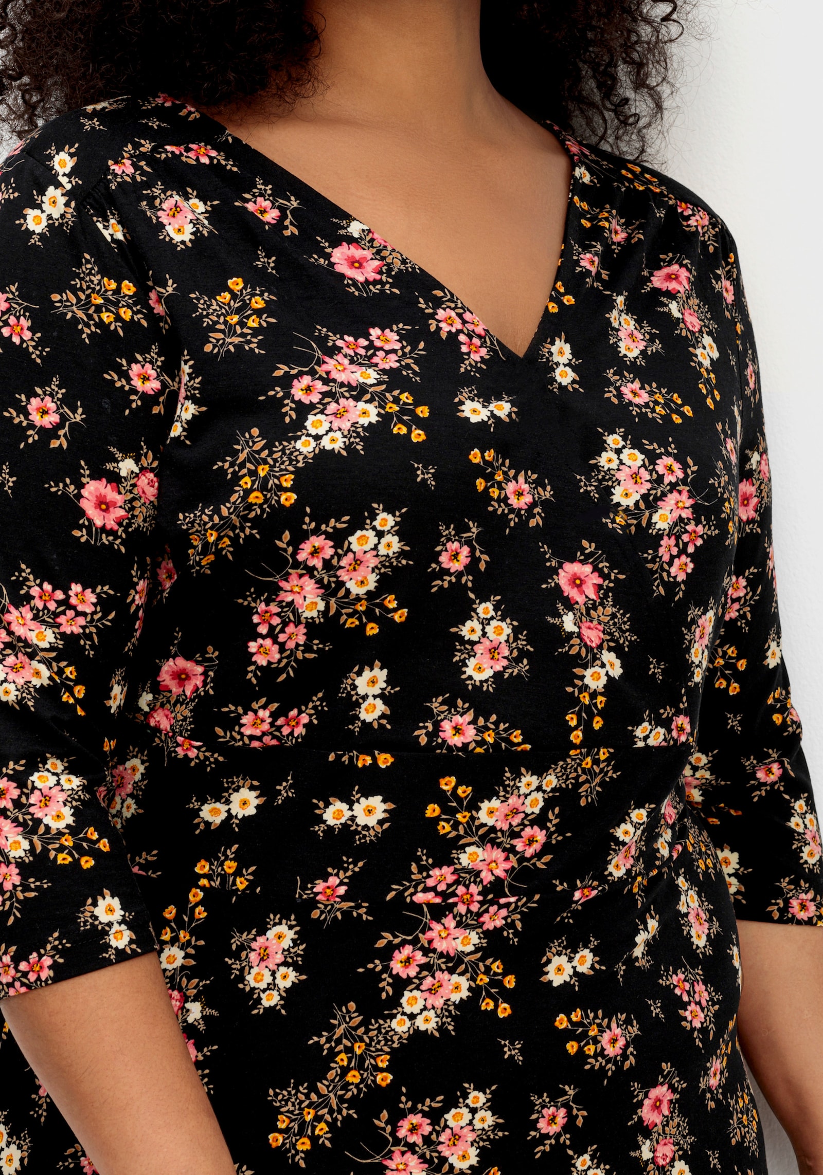 sheego by Joe Browns Jerseykleid in kniebedeckender Länge, Viskose - schwarz-gemustert