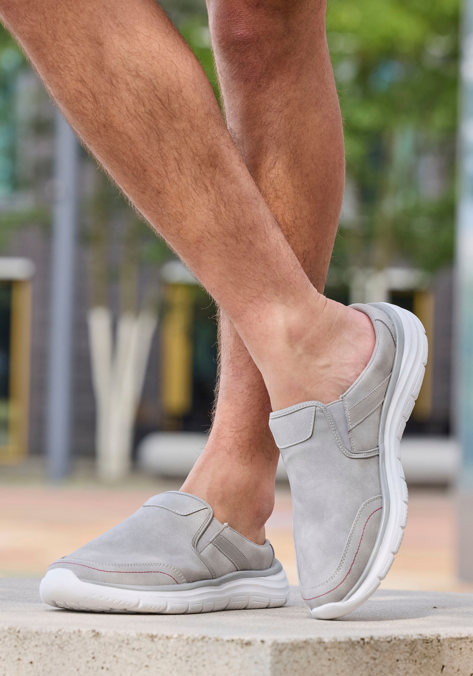 John Devin Sabot - hellgrau