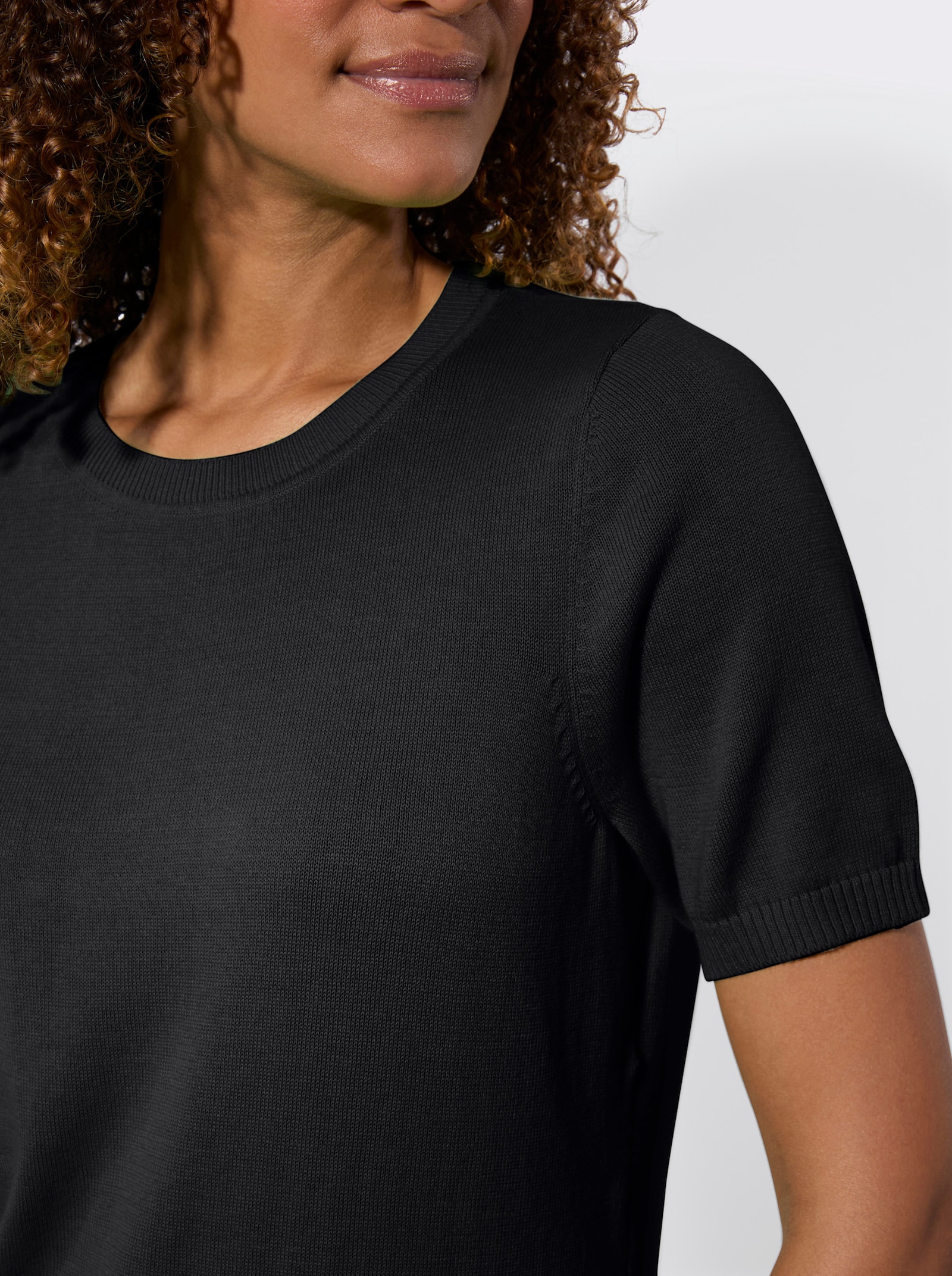 Bavlněný svetr s žebrovanými náplety - černá