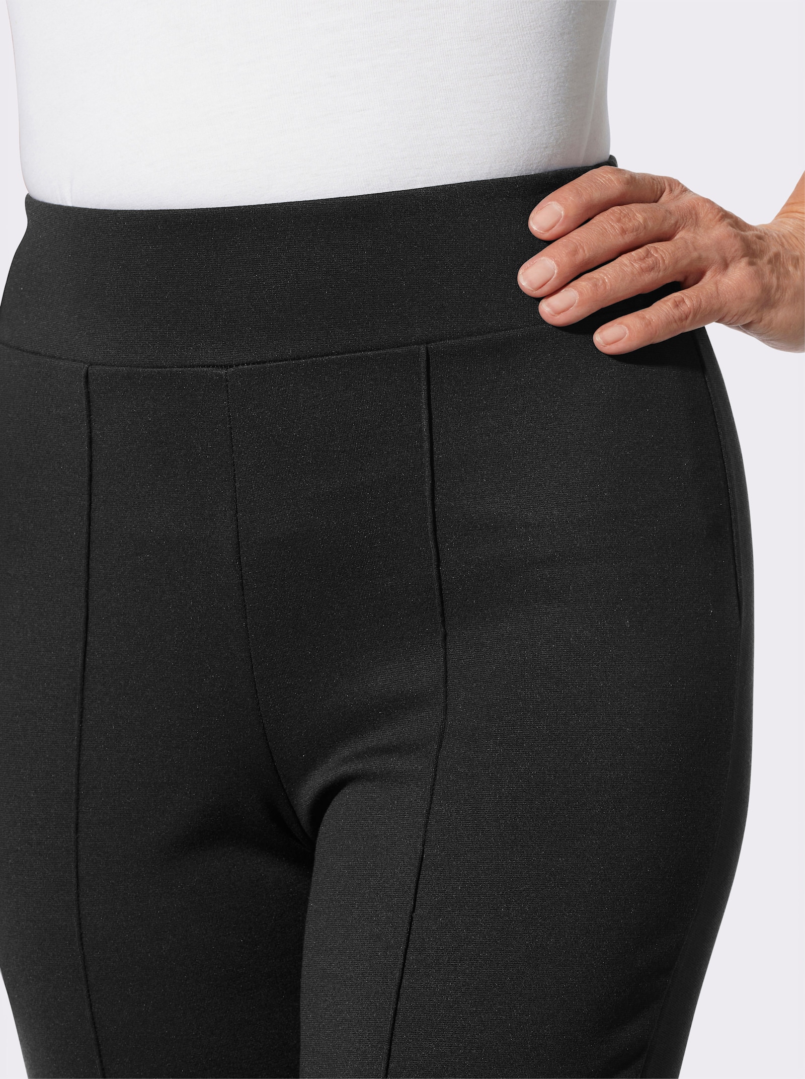 Freizeithose mit Biesenverzierung - schwarz