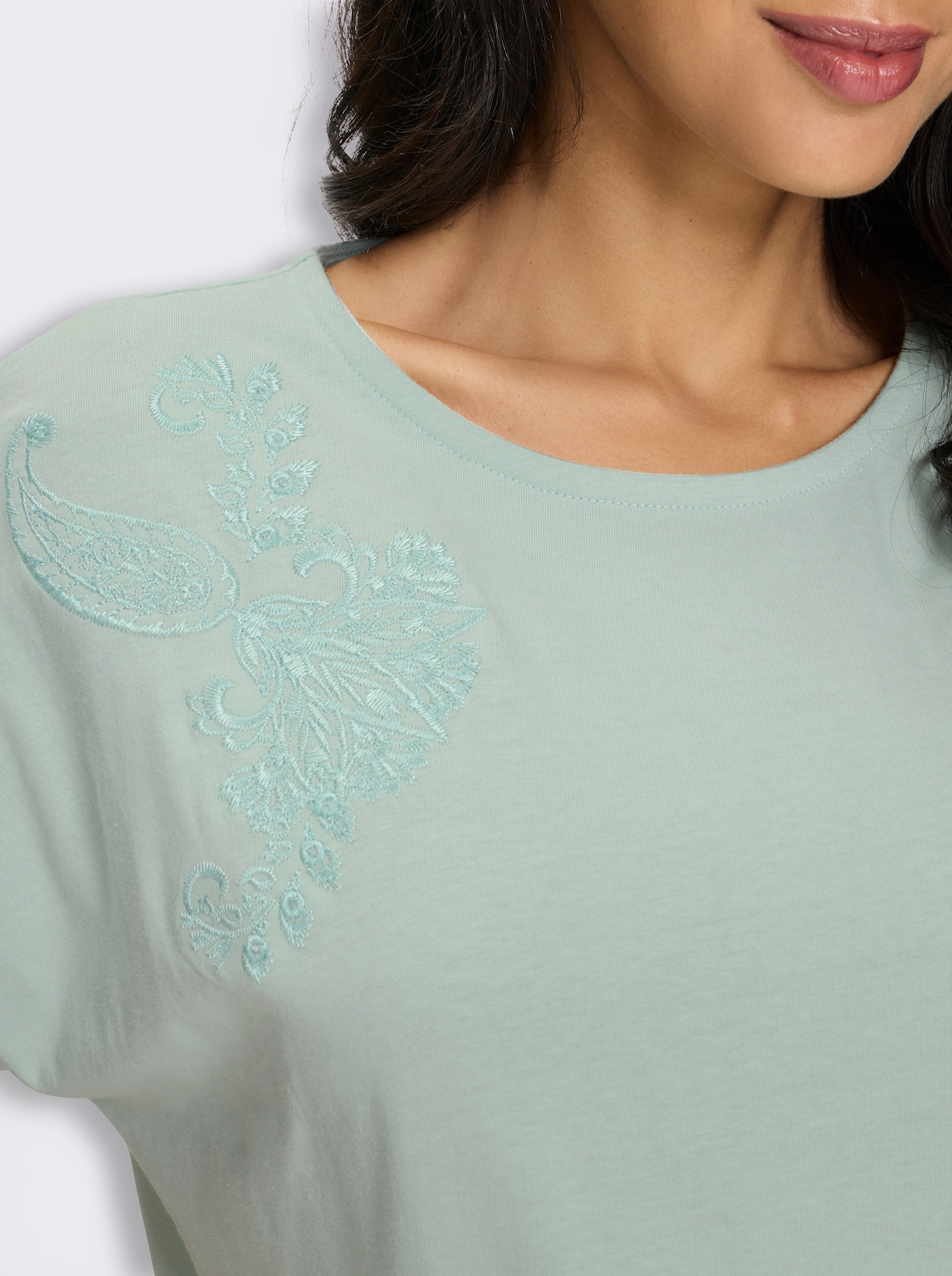 Kurzarmshirt mit Blumen-Stickerei - kalkmint