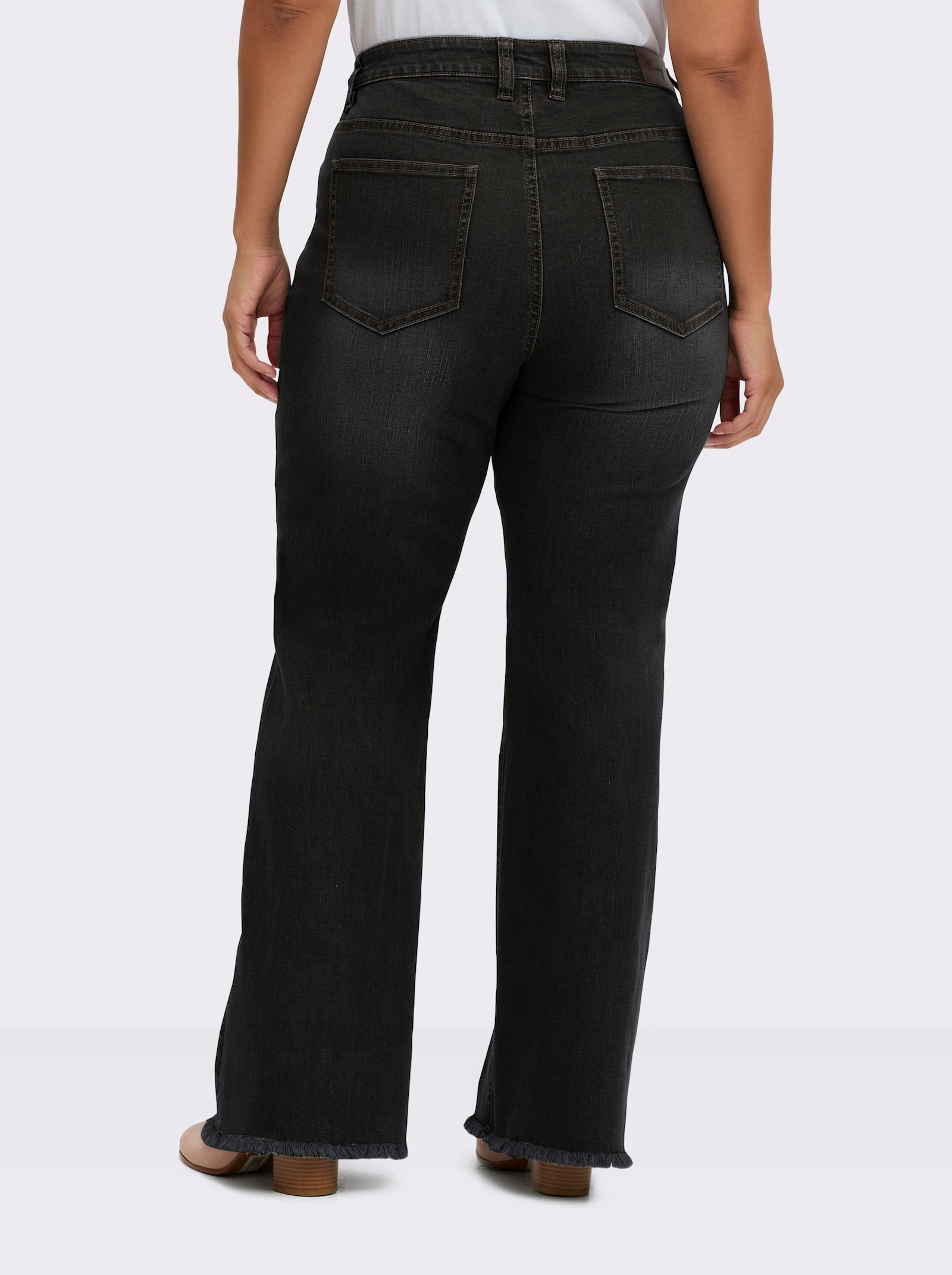 sheego Bootcut-Jeans mit Fransensaum - black denim