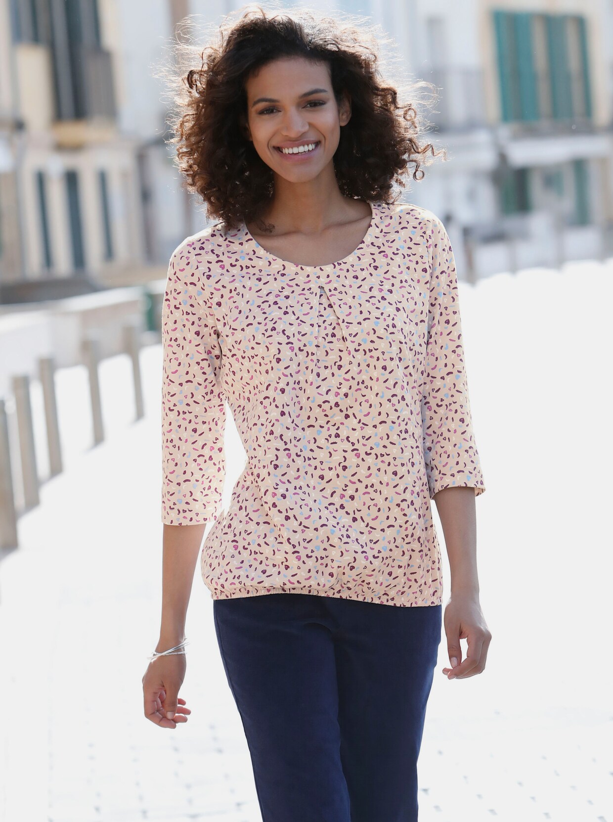 T-shirt à encolure ronde - sable-fuchsia à motifs