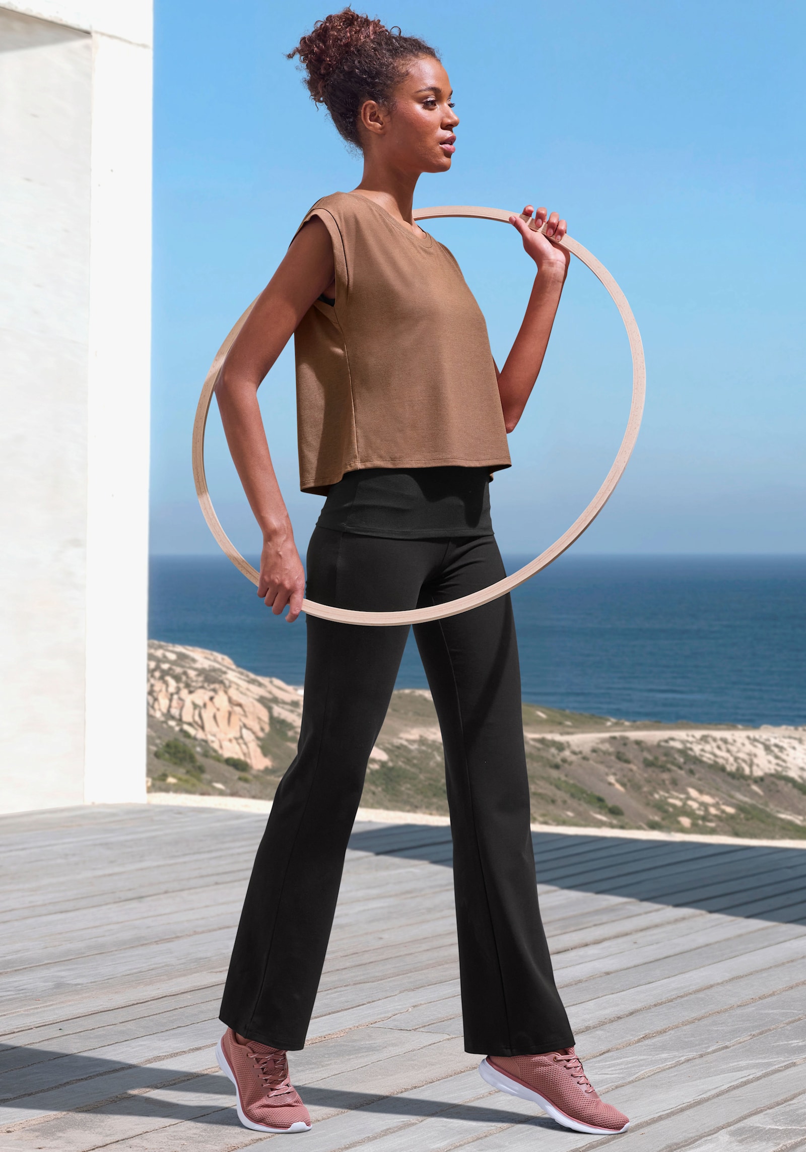 LASCANA ACTIVE Layershirt - camel, schwarz