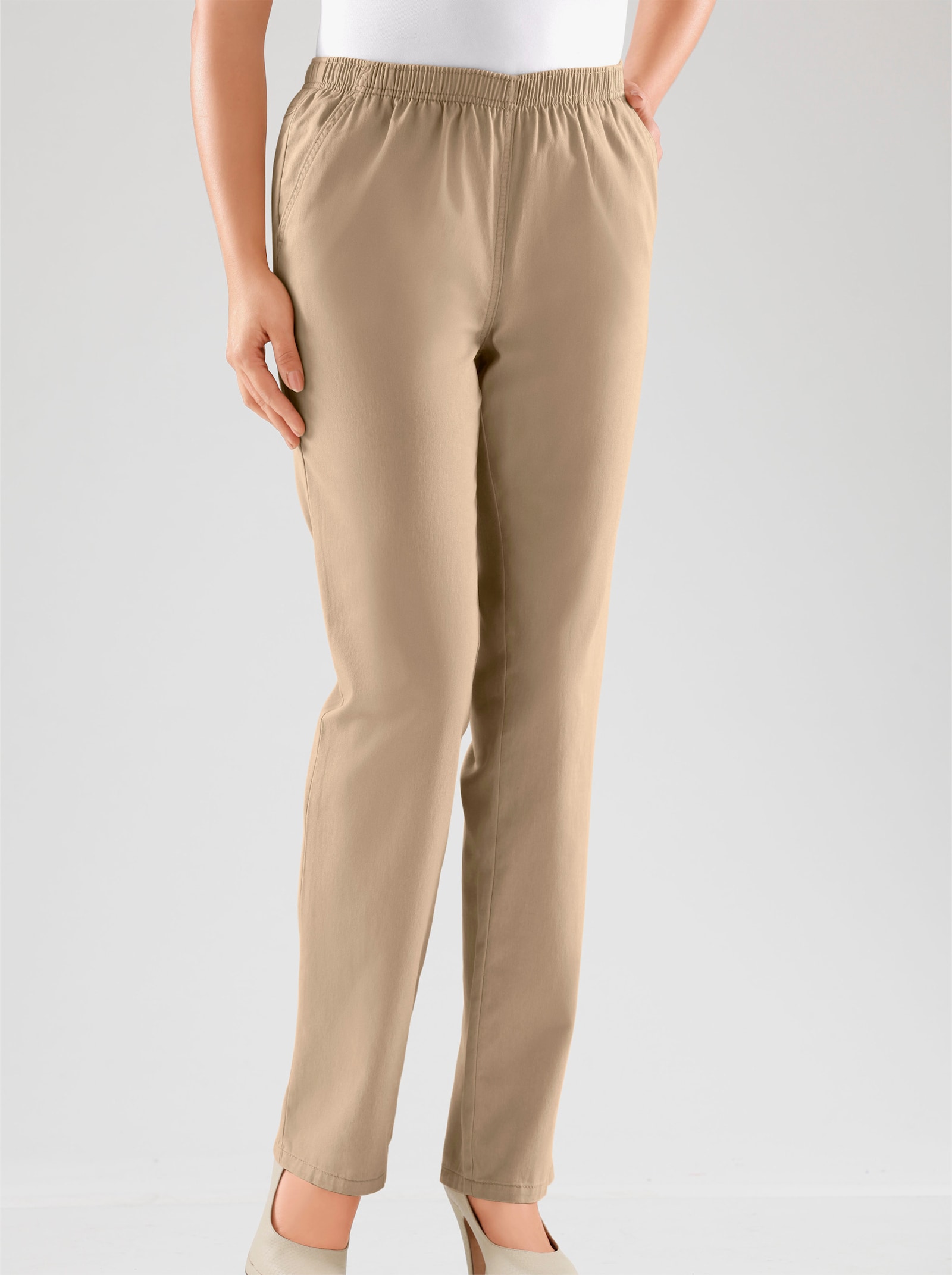 Schlupfjeans mit zwei Seitentaschen - beige