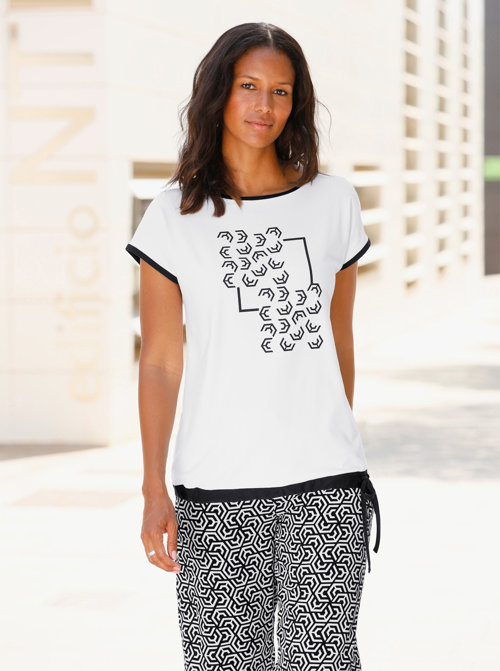  Shirt mit weitenregulierbarem Saum - weiß-schwarz-bedruckt