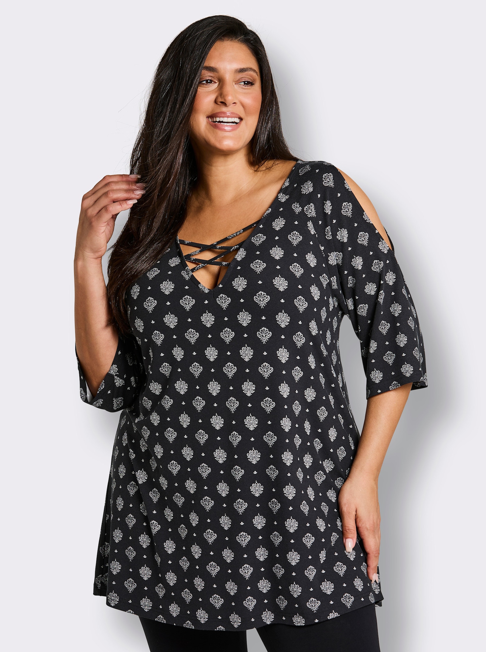 sheego Longshirt mit gekreuzten Bändern am Ausschnitt - schwarz-ecru-bedruckt