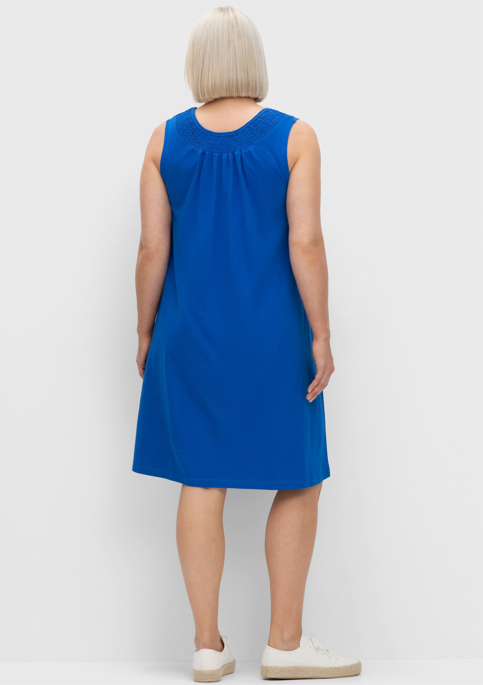 sheego Robe en jersey évasée, sans manches - bleu cobalt