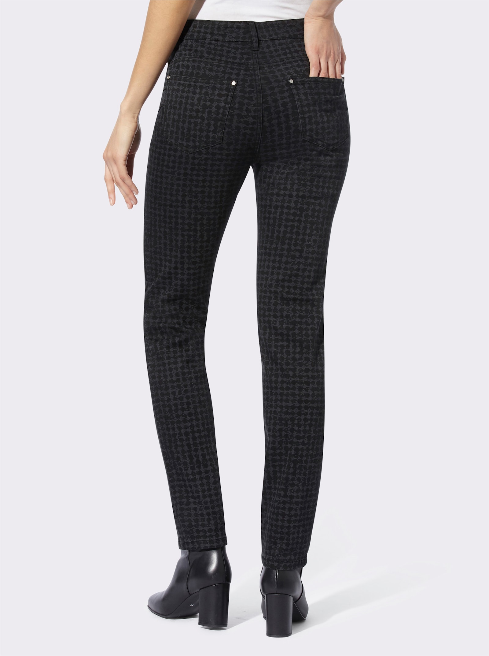 heine Röhrenjeans mit effektvollem Druck - black denim