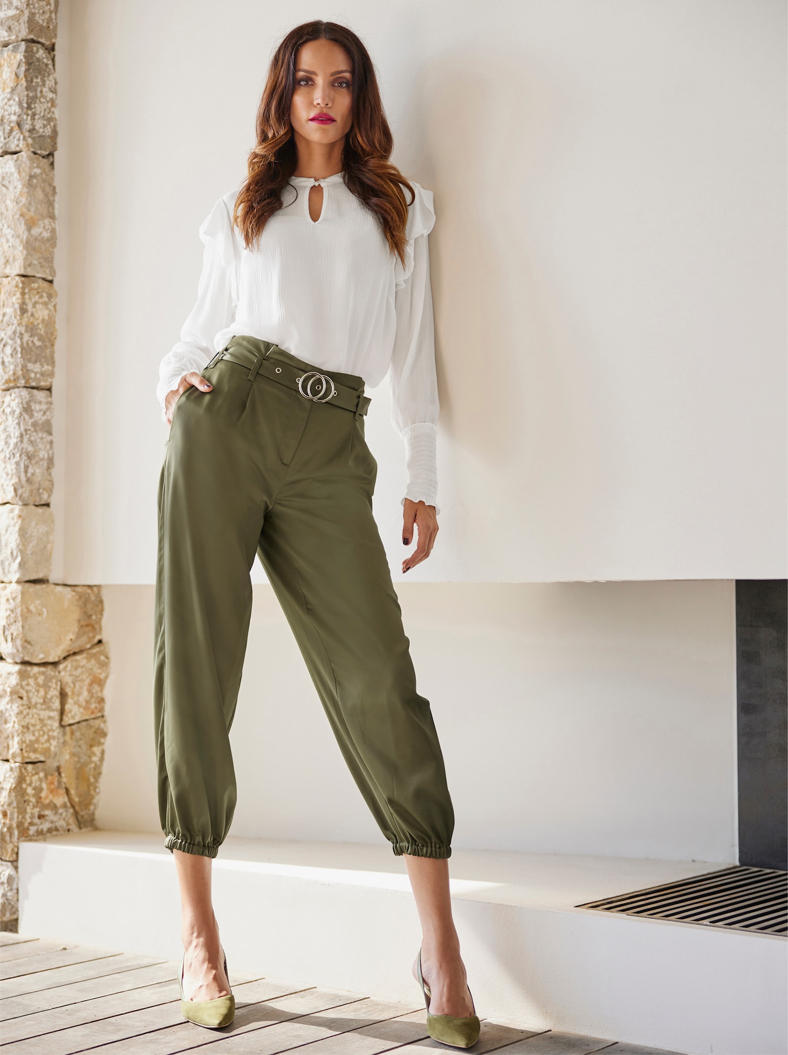 heine Paperbag-Hose aus mattglänzendem Satin - oliv