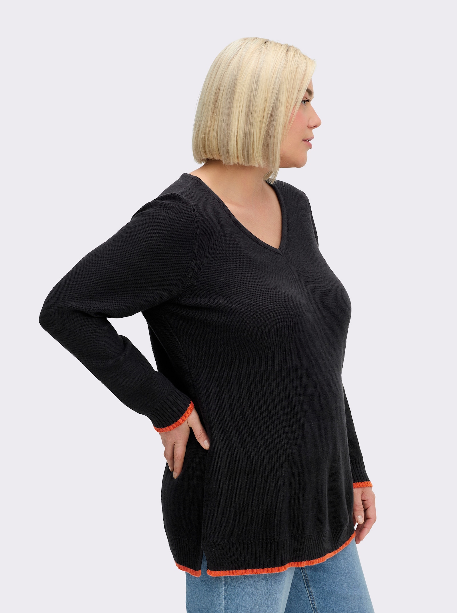 sheego V-Ausschnitt-Pullover mit Kontraststreifen - schwarz-orange