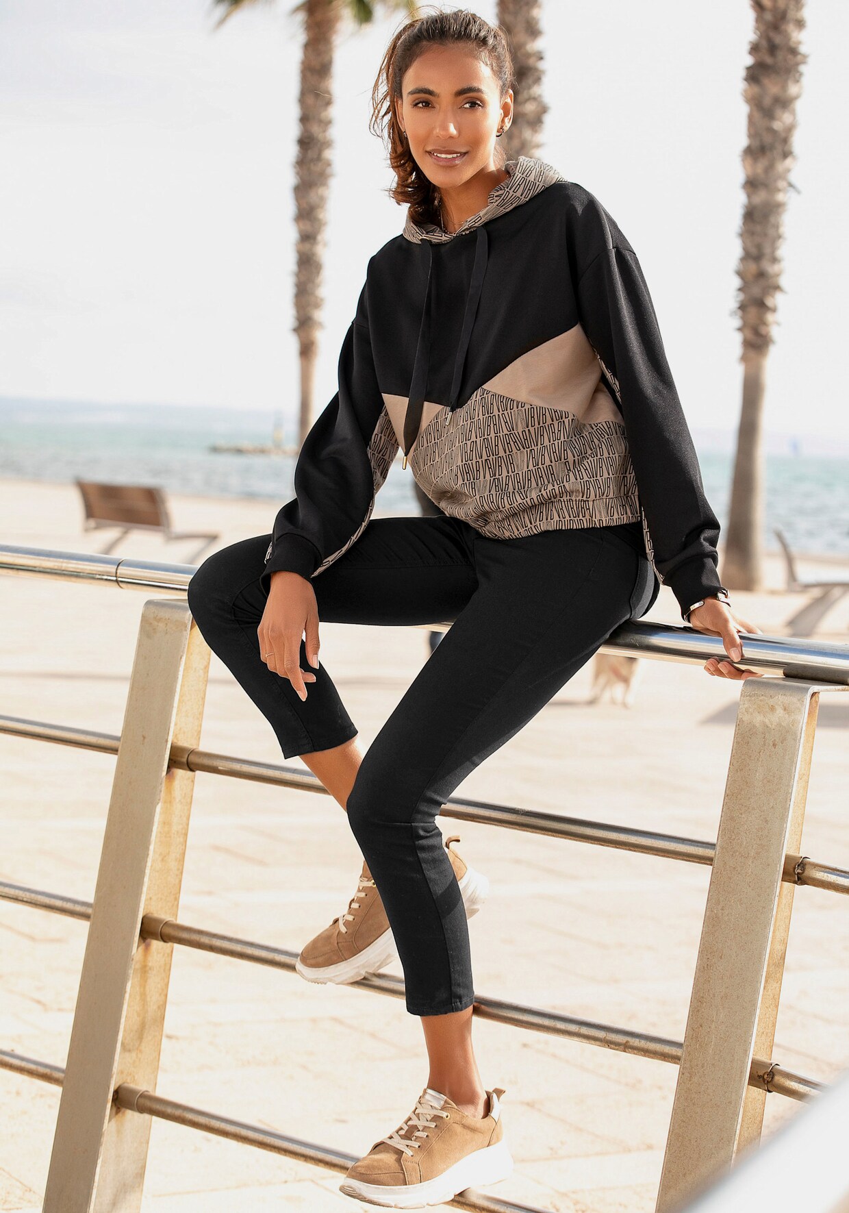 Venice Beach Kapuzensweatshirt - toffee-schwarz