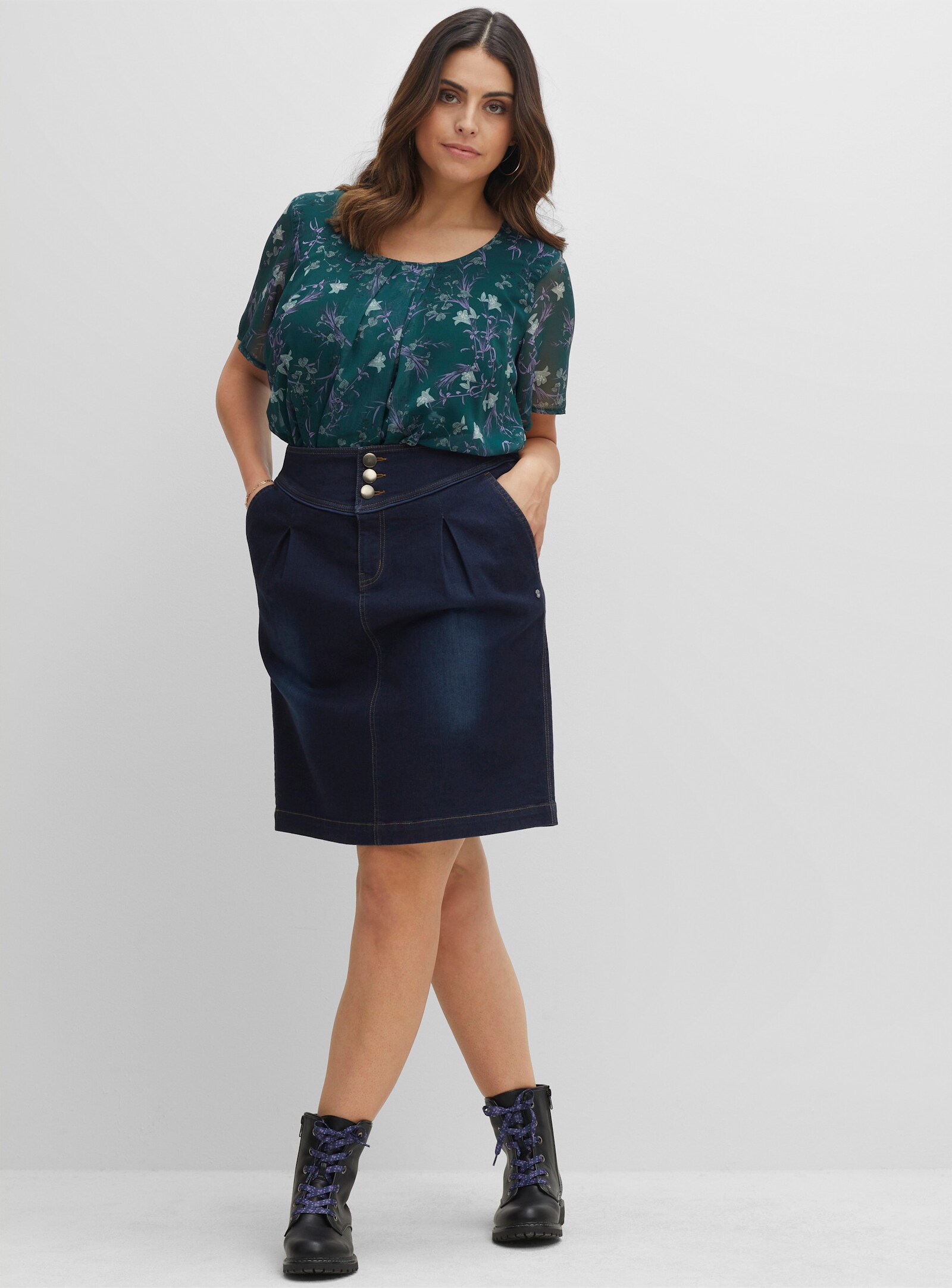 sheego 2-in-1-Shirt aus Chiffon, mit Schlitz vorn - tiefgrün-bedruckt