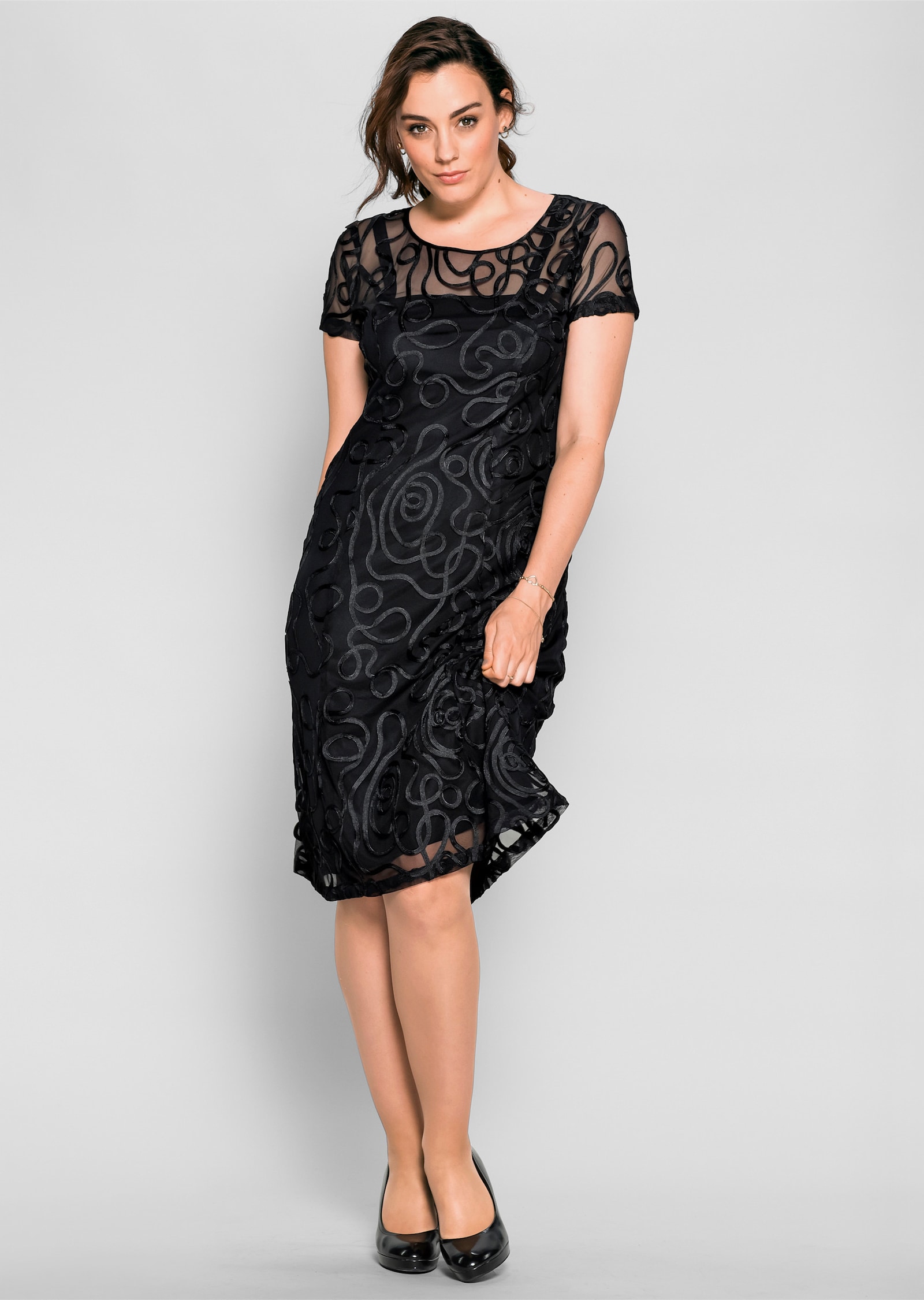 sheego Cocktailjurk met sierranden - zwart