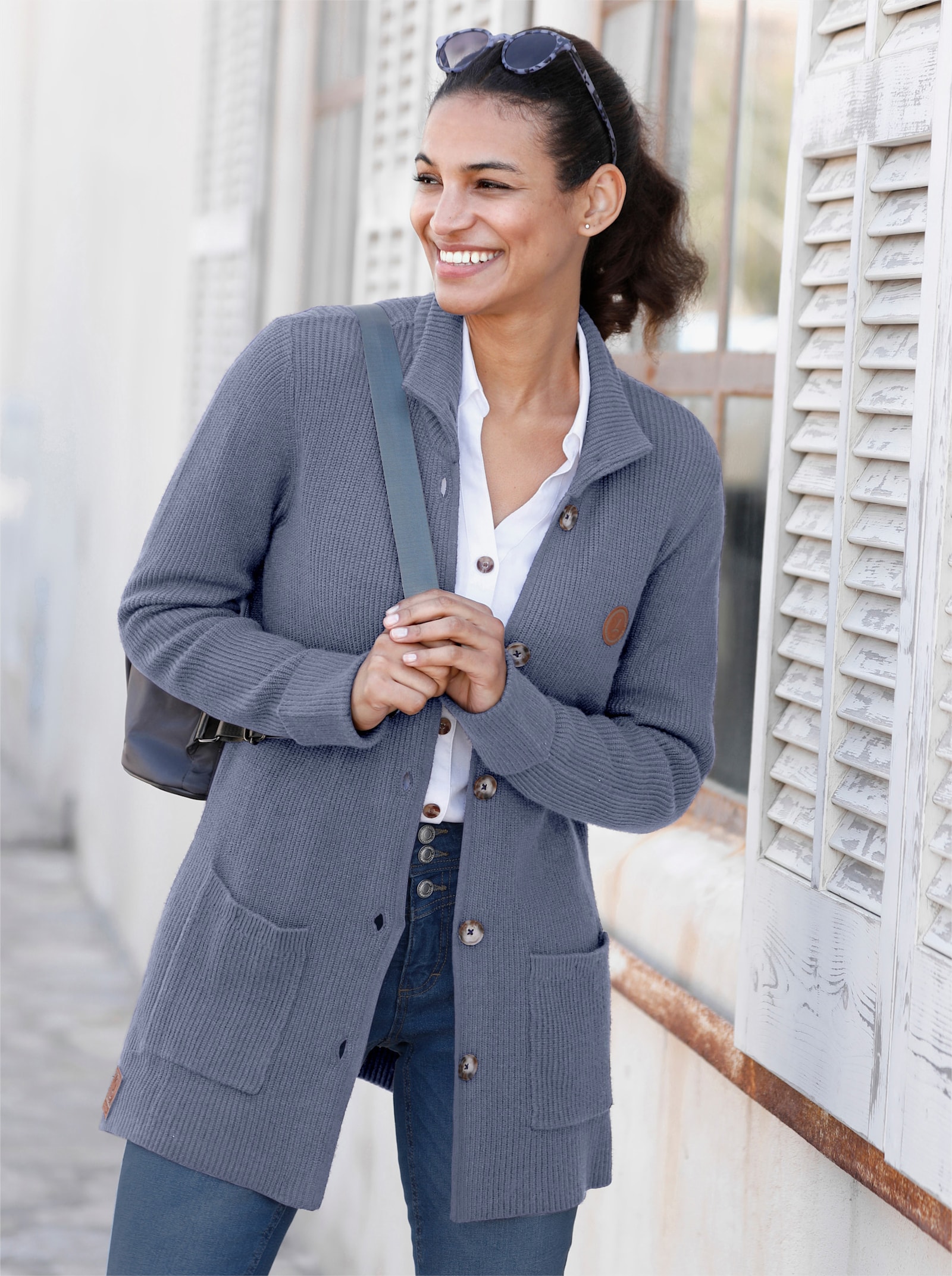 Longstrickjacke mit Stehkragen - taubenblau