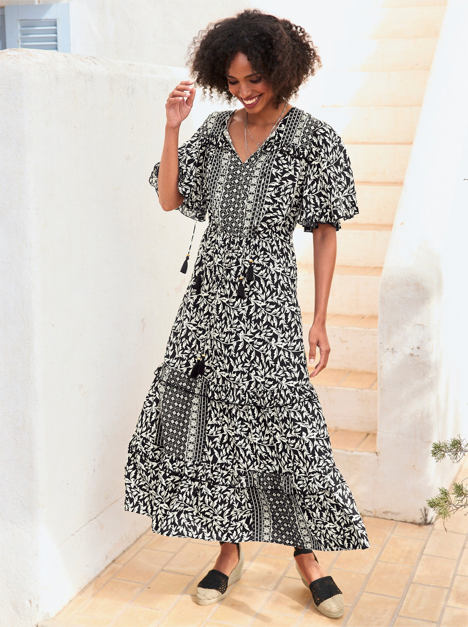 heine Druckkleid mit Volant, geblümt - schwarz-beige-bedruckt