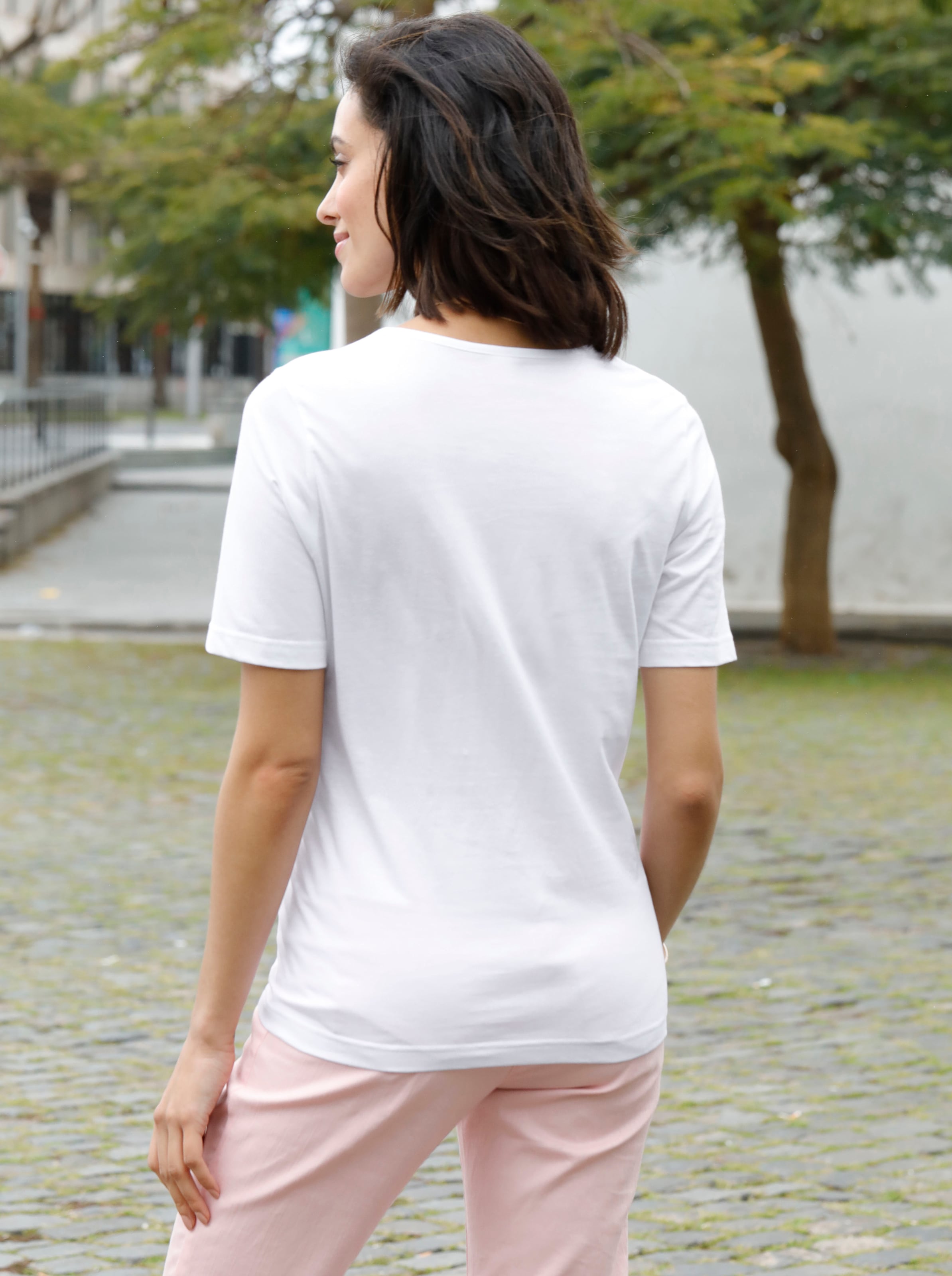echtes günstig Kaufen-Rundhalsshirt in weiß von heine. Rundhalsshirt in weiß von heine <![CDATA[Shirt mit Rundhals-Ausschnitt – ein echtes Basic für Ihre Garderobe!]]>. 