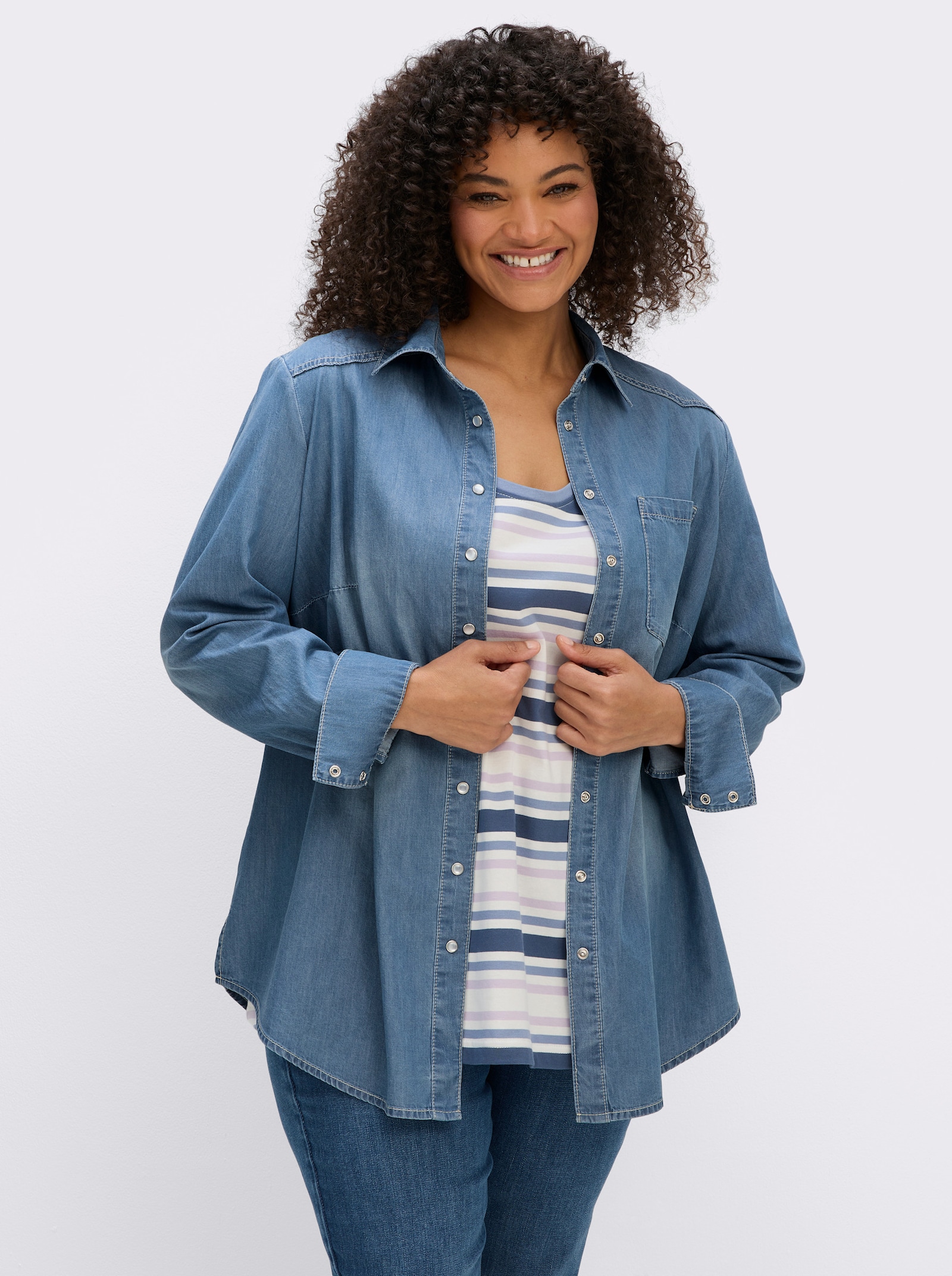 sheego Jeansbluse in leichter Waschung - blue-bleached