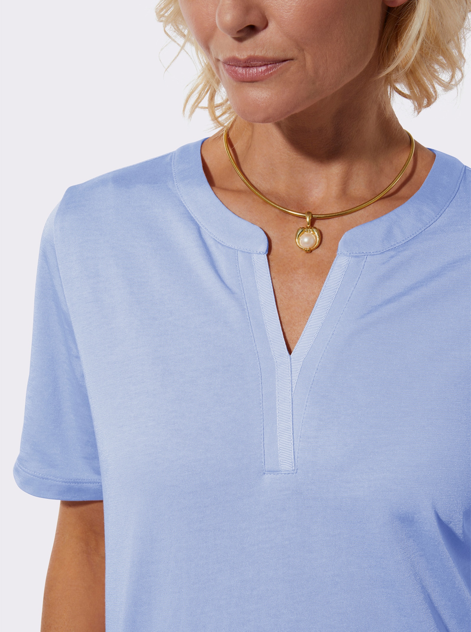 Kurzarmshirt in formstabiler Jersey-Qualität - eisblau